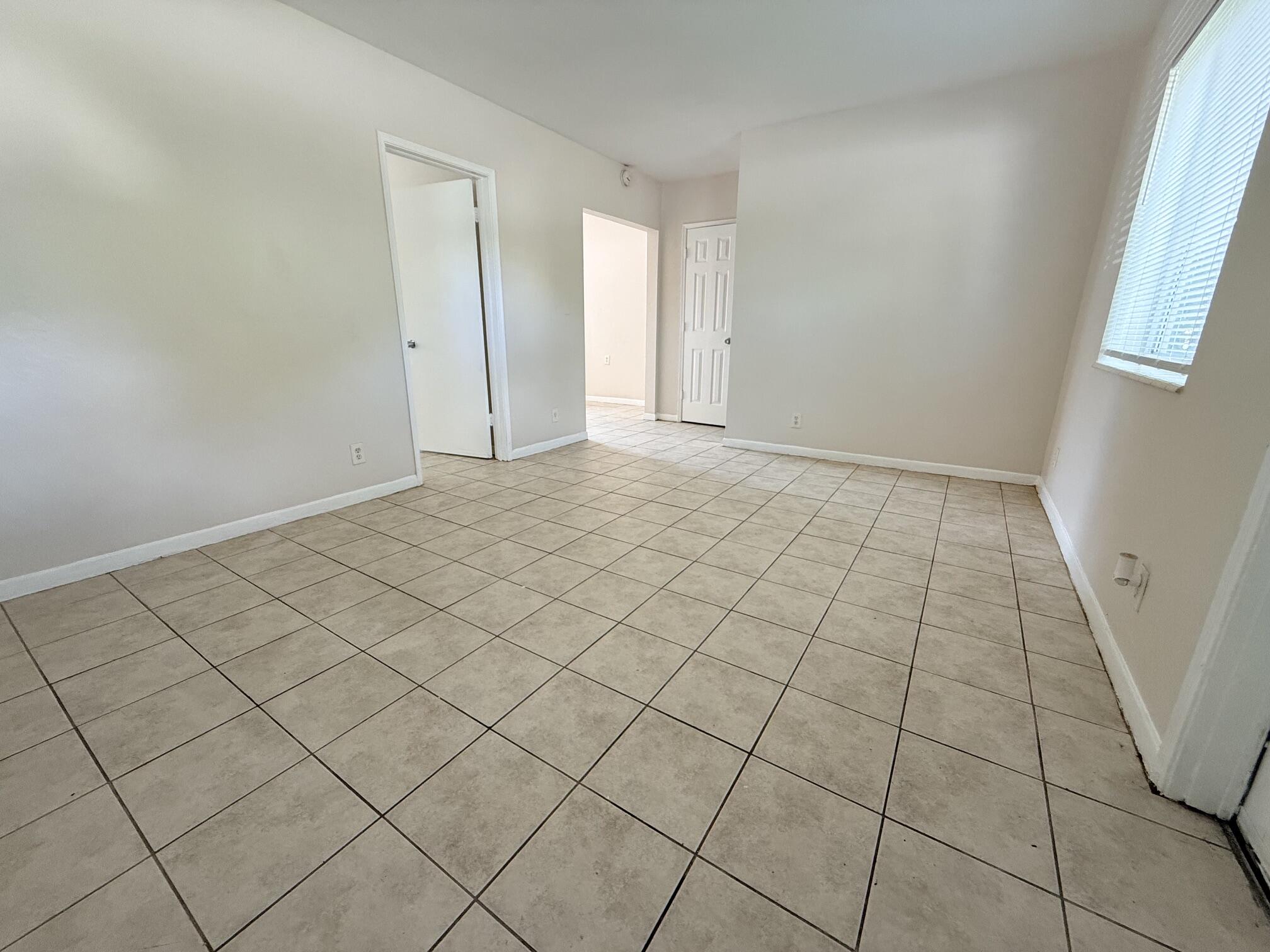 300 Sw 10th Avenue Property Photo 6