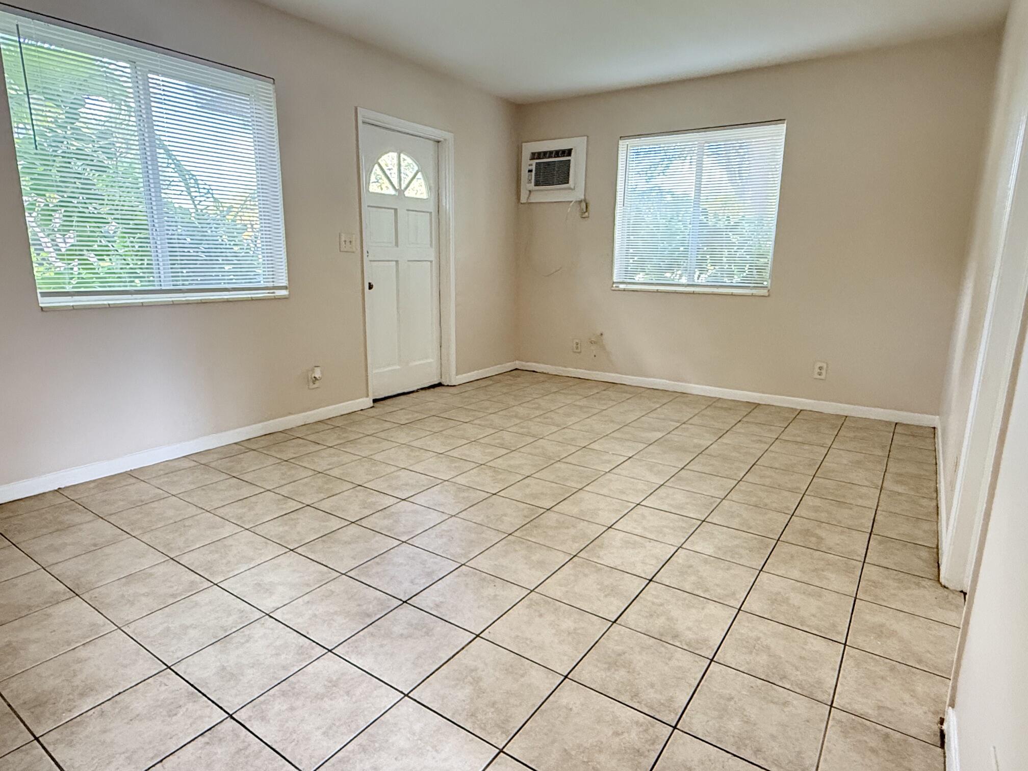 300 Sw 10th Avenue Property Photo 8