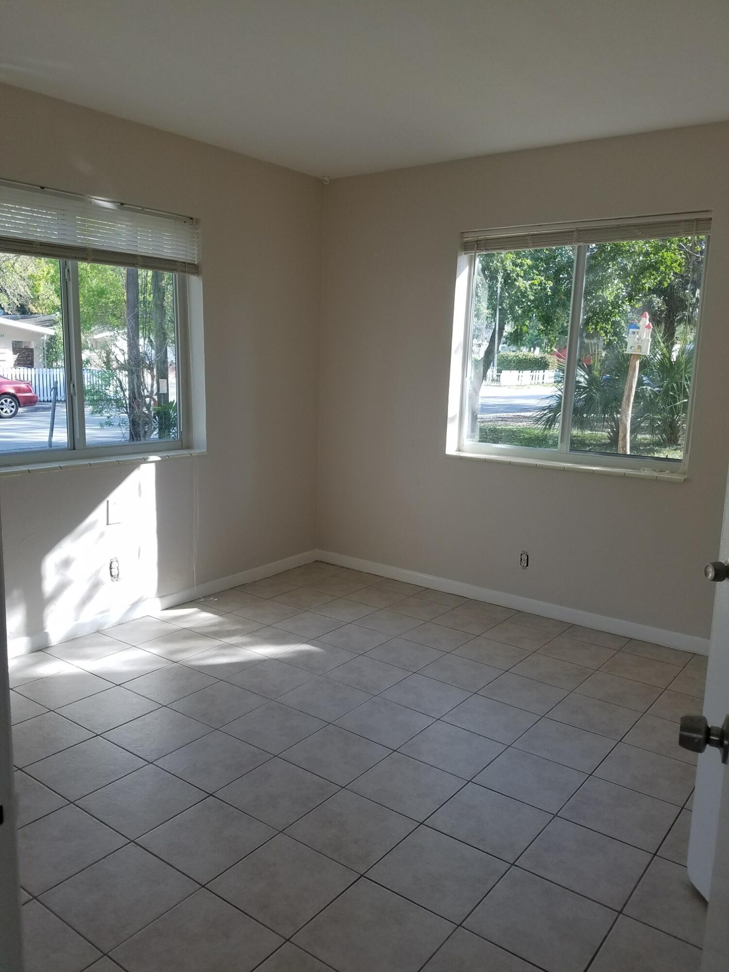 300 Sw 10th Avenue Property Photo 9