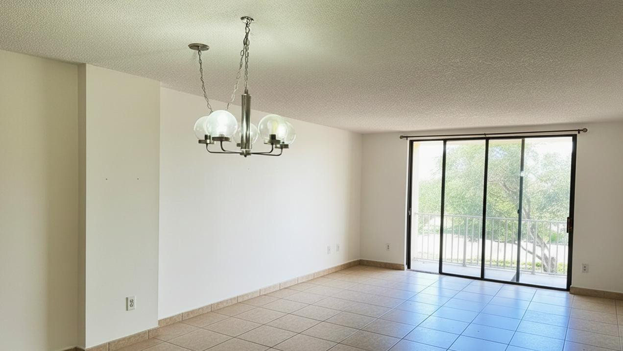 901 Hillcrest Drive 307 Property Photo 2