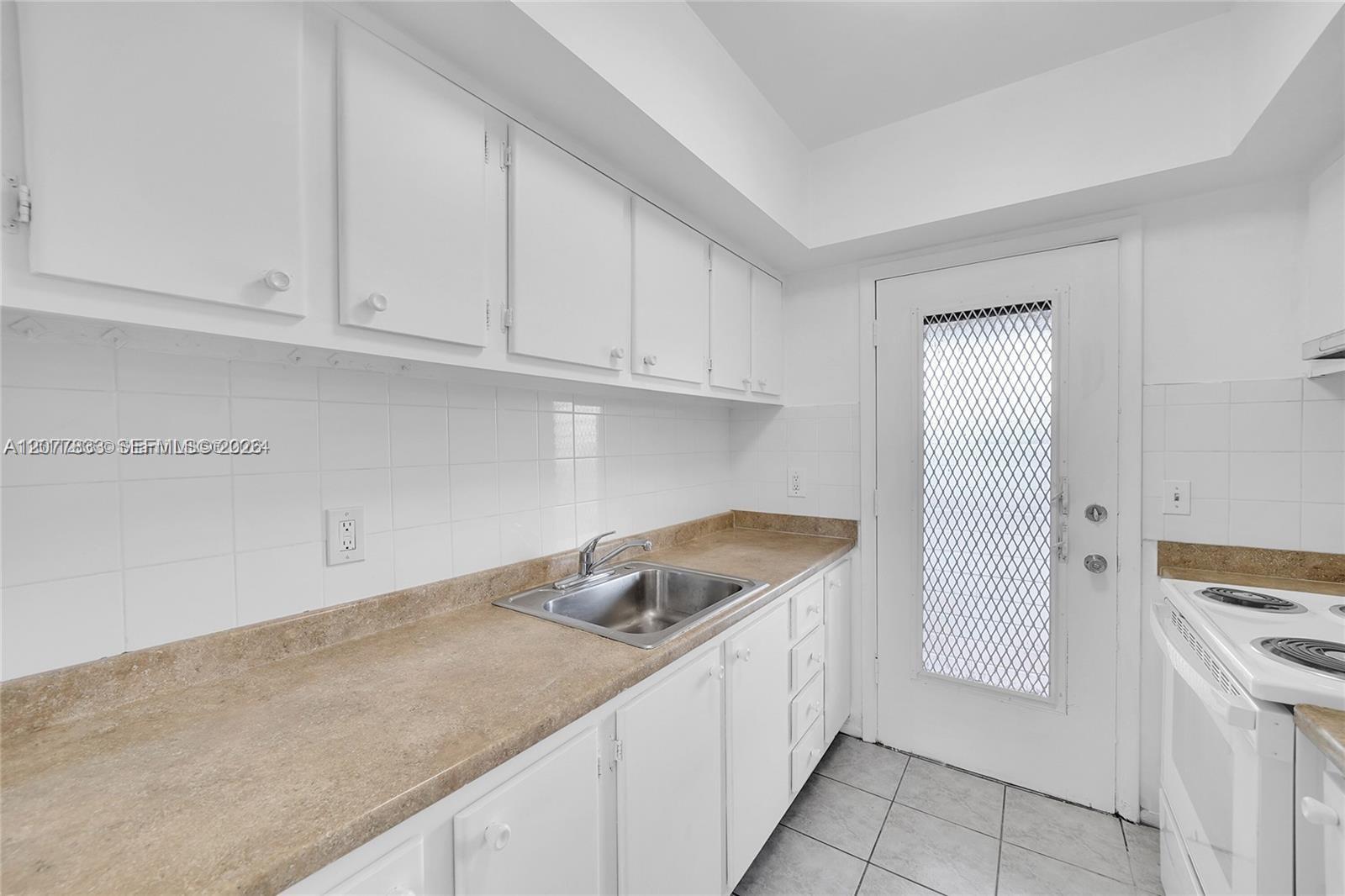 1050 E Sample Road 309 Property Photo 6