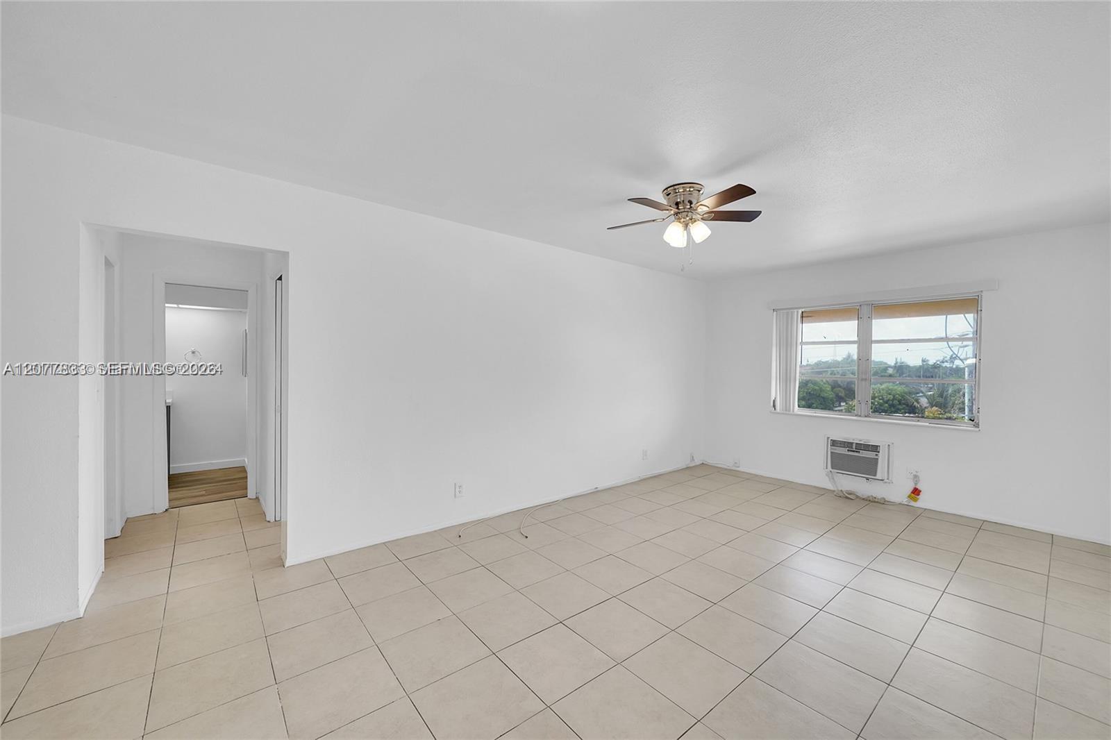 1050 E Sample Road 309 Property Photo 7