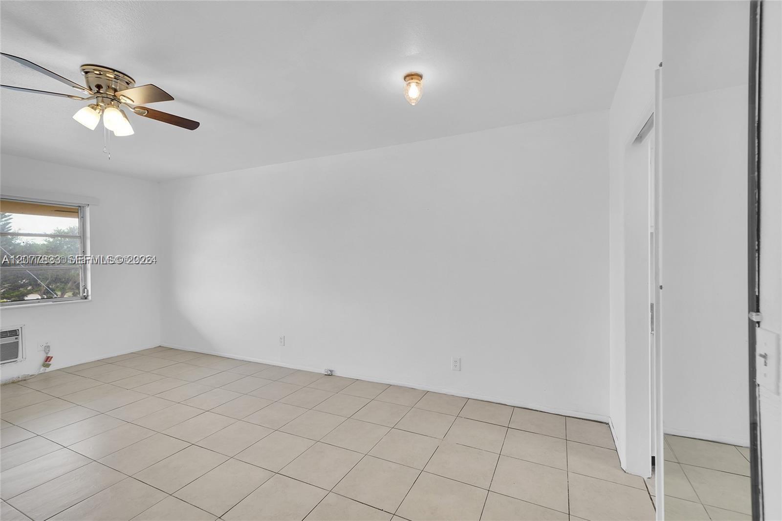 1050 E Sample Road 309 Property Photo 18