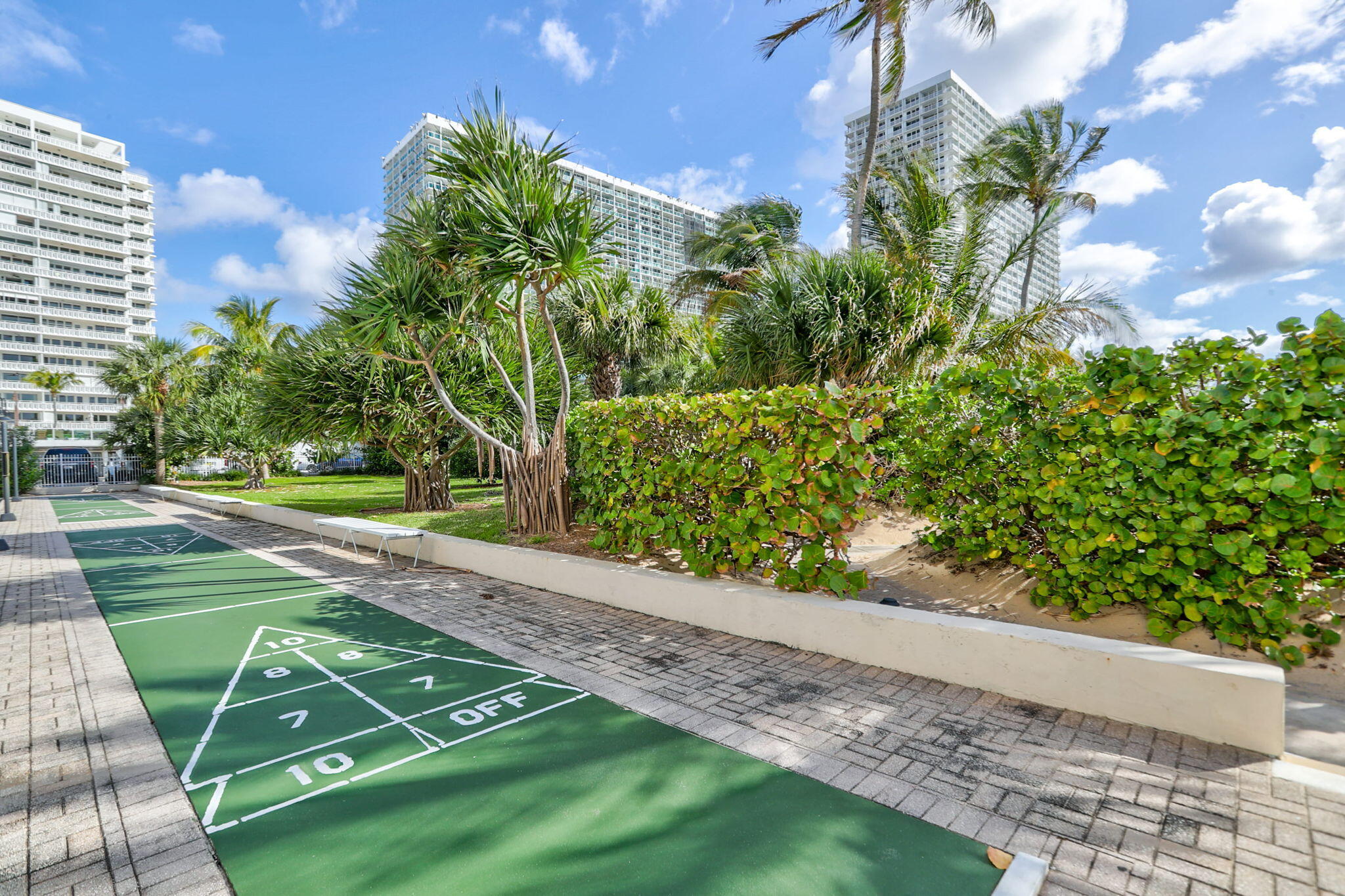 2100 S Ocean Drive 7cd Property Photo 2