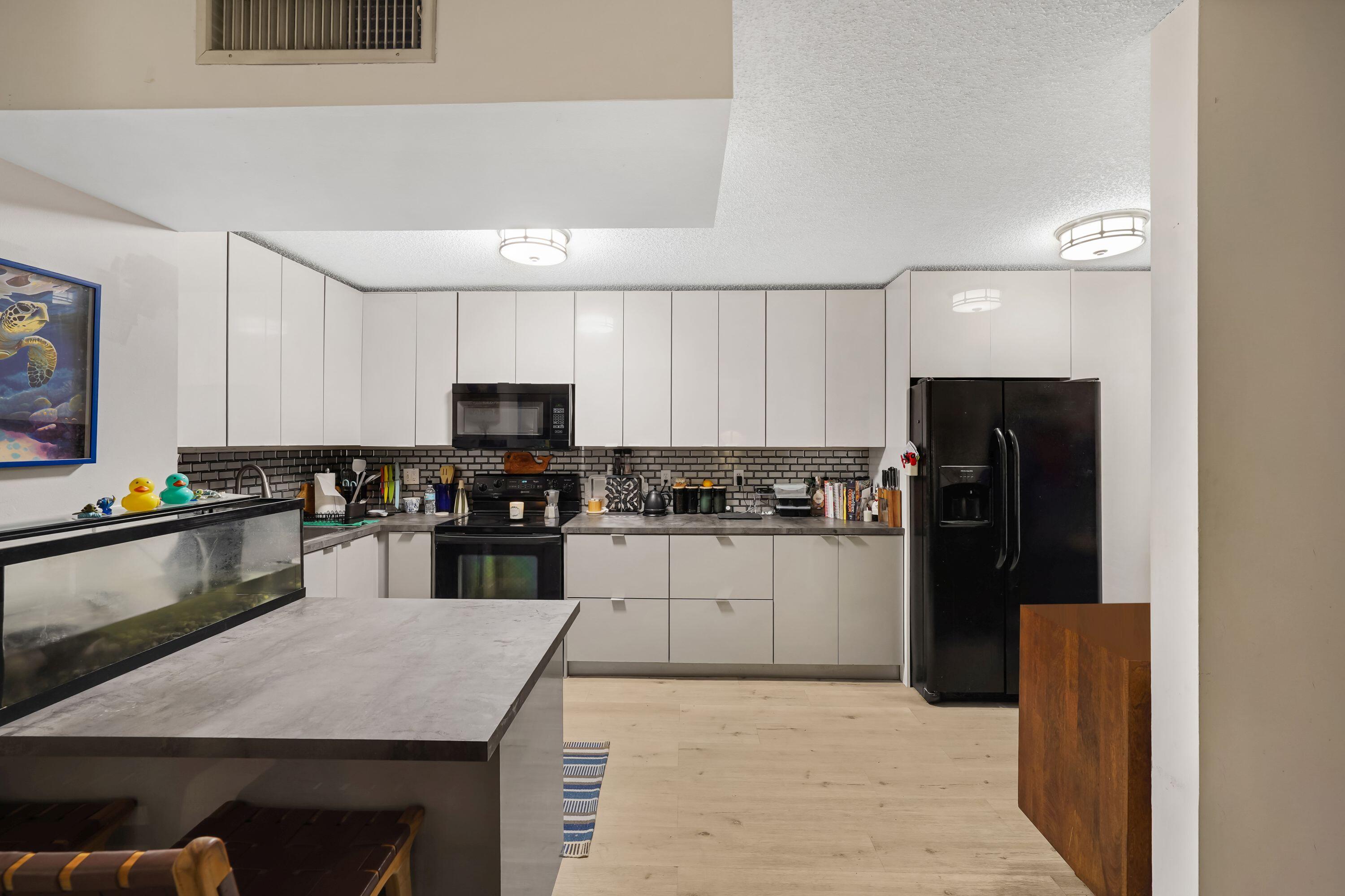 5486 COURTYARD Drive 5486