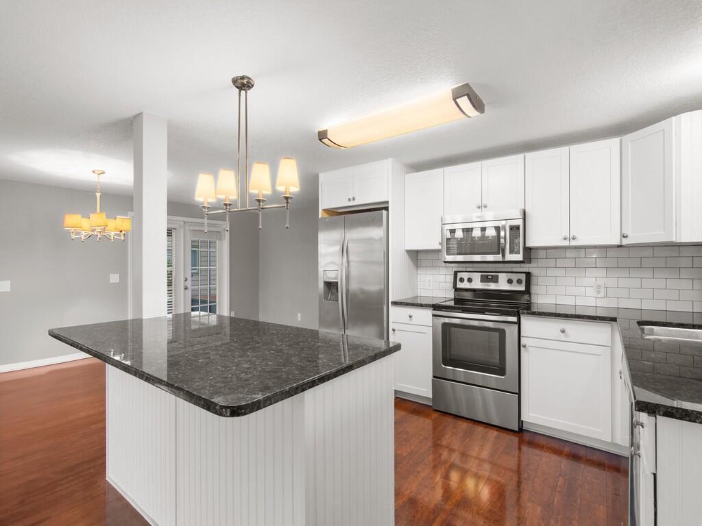 395 Ne Jade Circle Property Photo 1