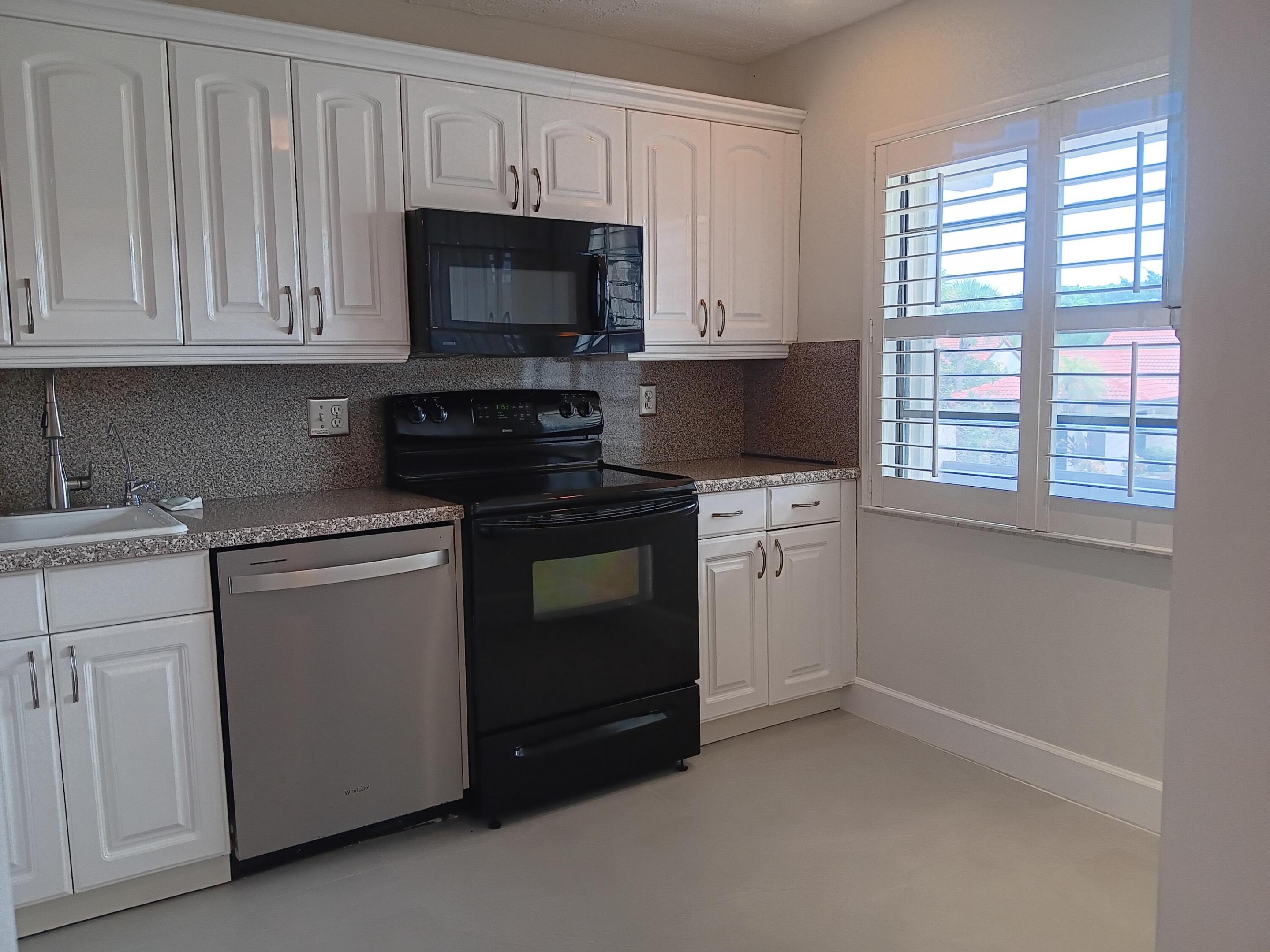 8045 Eastlake Drive Property Photo 14