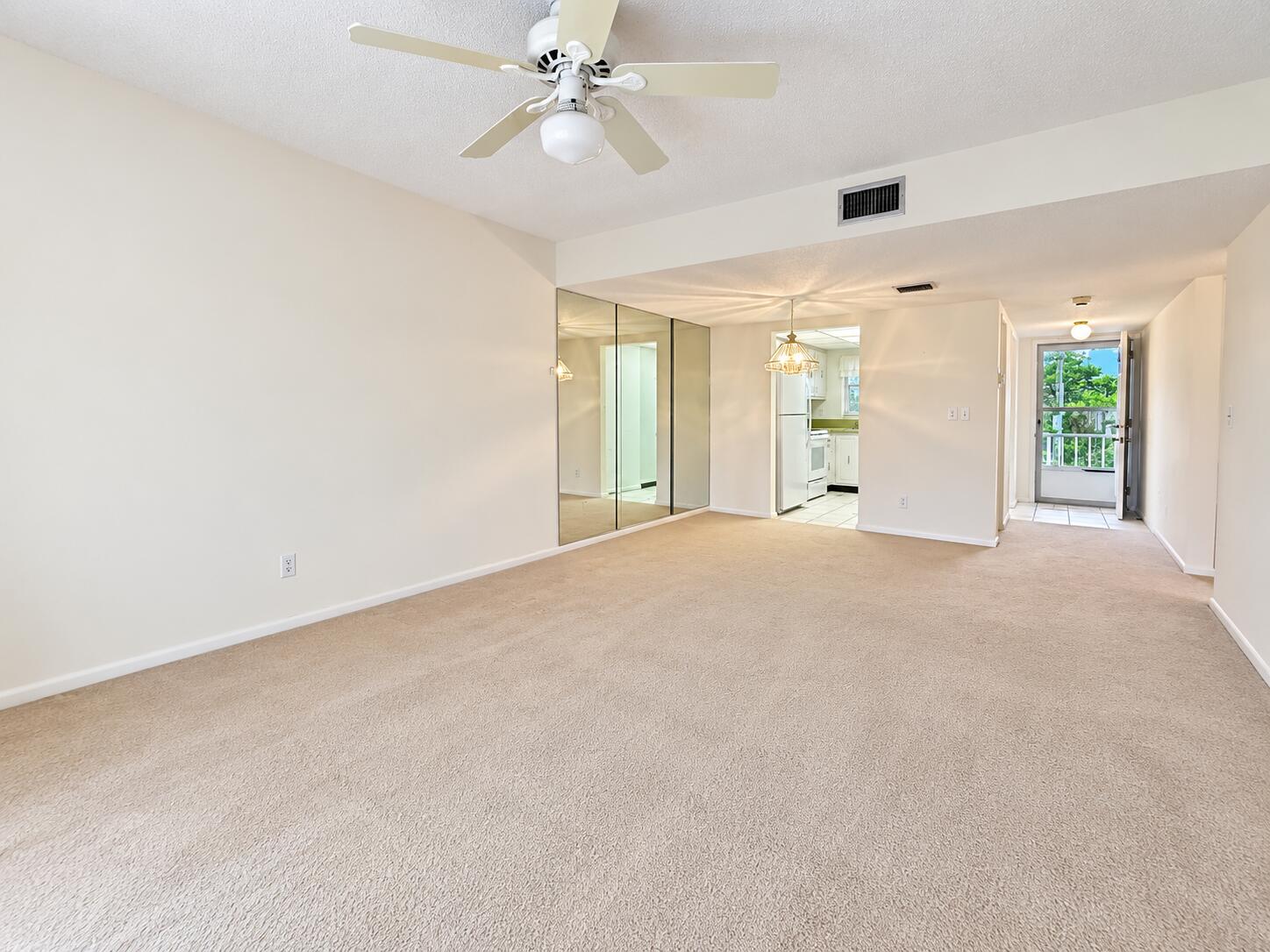 18081 Se Country Club Drive 21-207 Property Photo 3