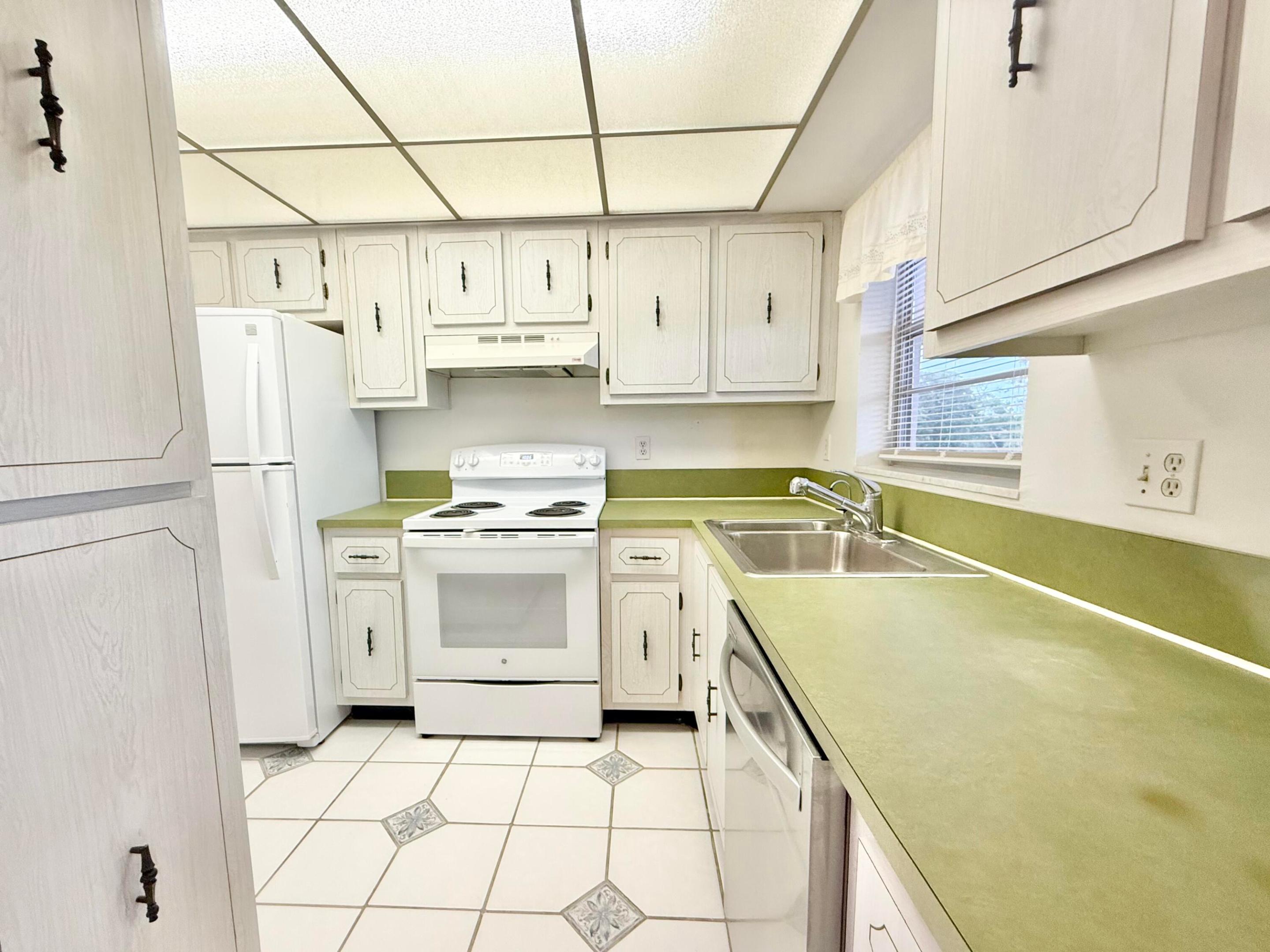 18081 Se Country Club Drive 21-207 Property Photo 16