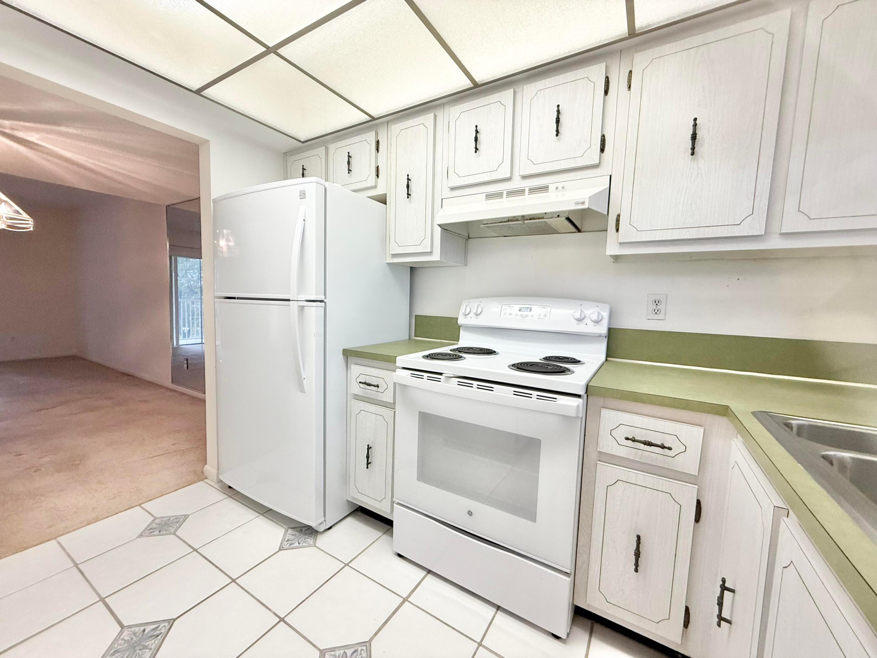 18081 Se Country Club Drive 21-207 Property Photo 18