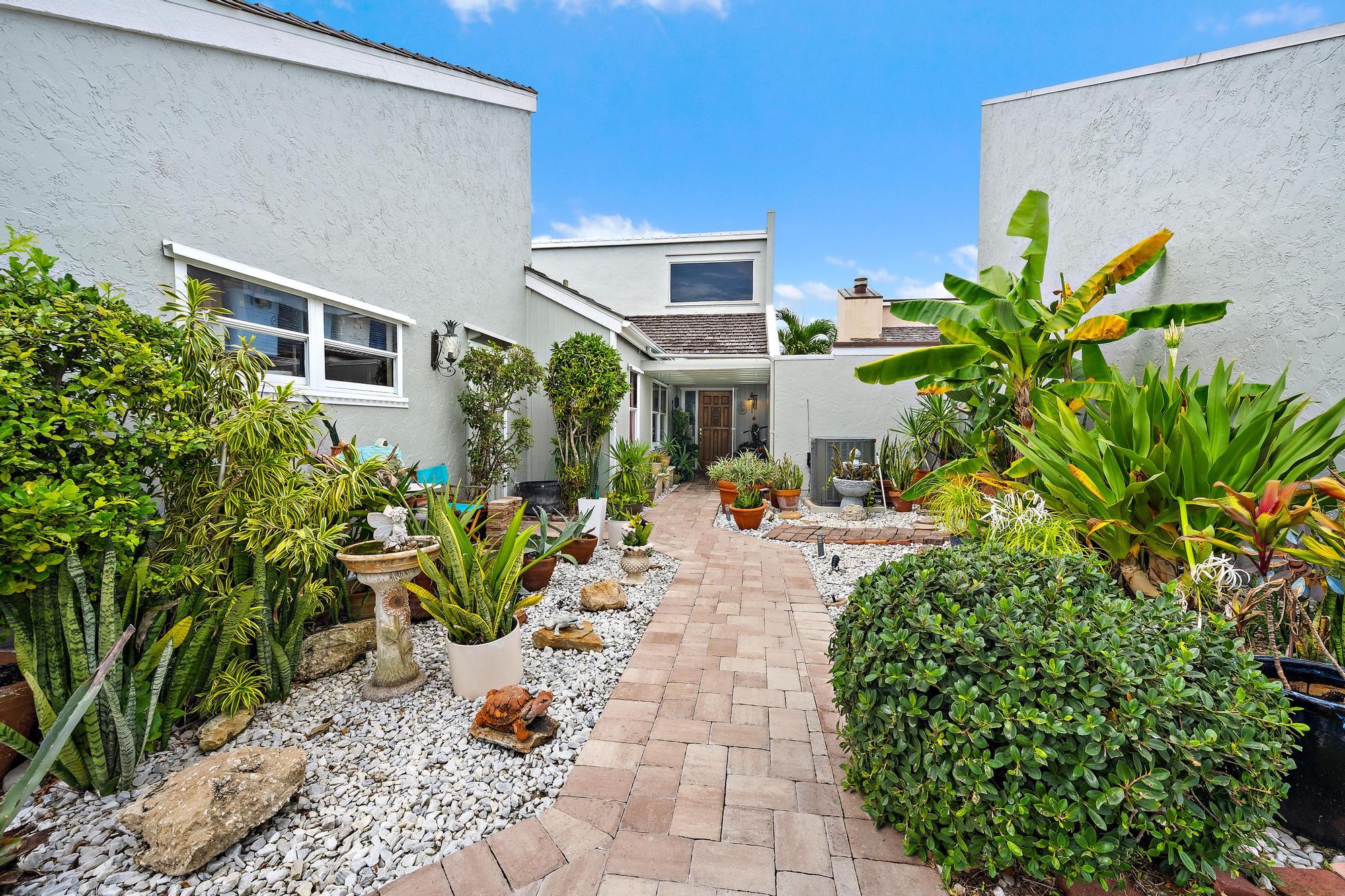 17050 Traverse Circle Property Photo 1