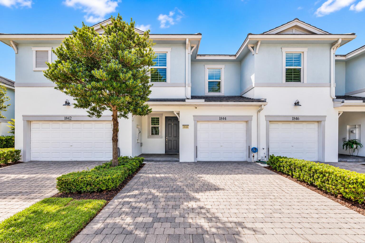 1844 Sandpiper Pointe Property Photo 1