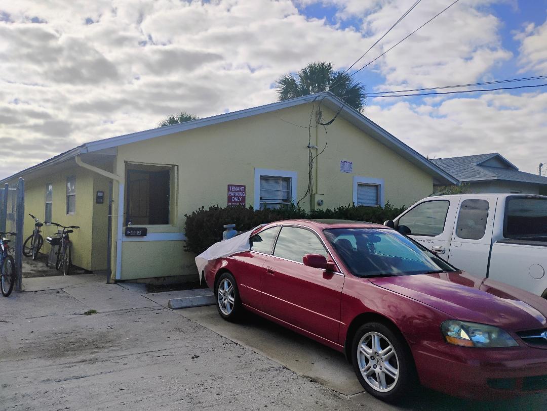 803 Se Tarpon Avenue Property Photo 1