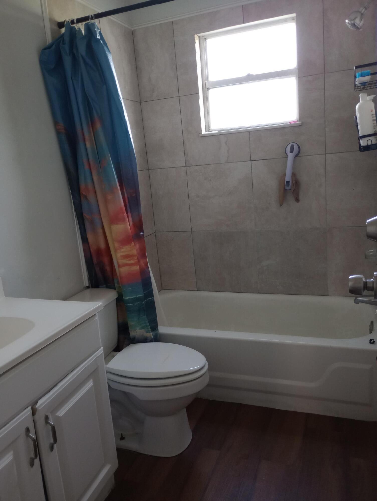 803 Se Tarpon Avenue Property Photo 3