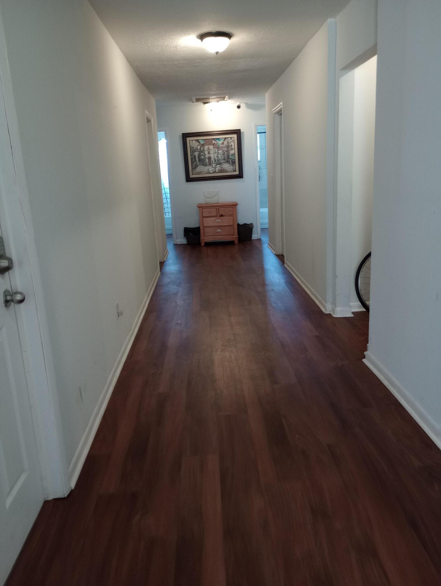 803 Se Tarpon Avenue Property Photo 4
