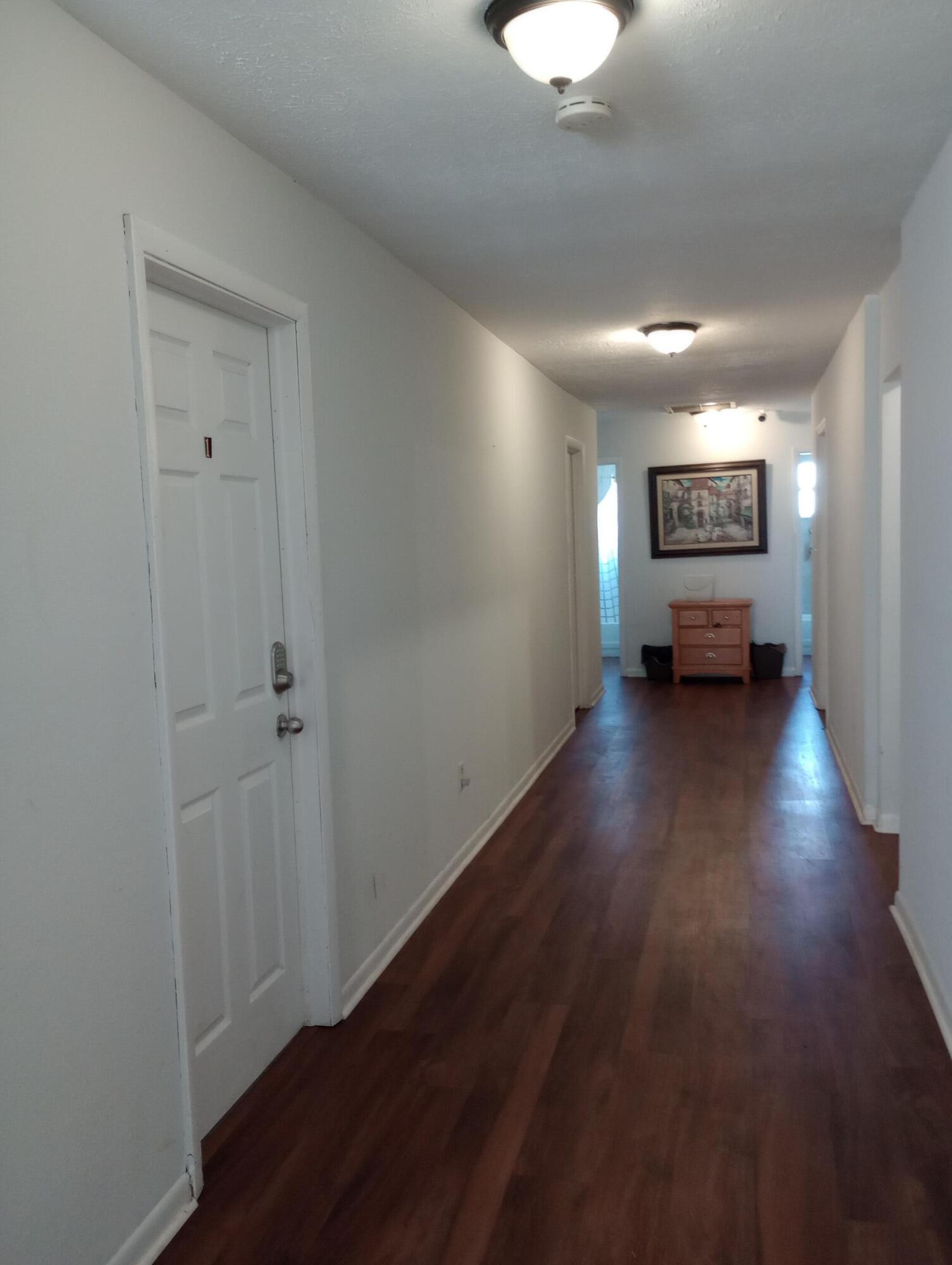 803 Se Tarpon Avenue Property Photo 5