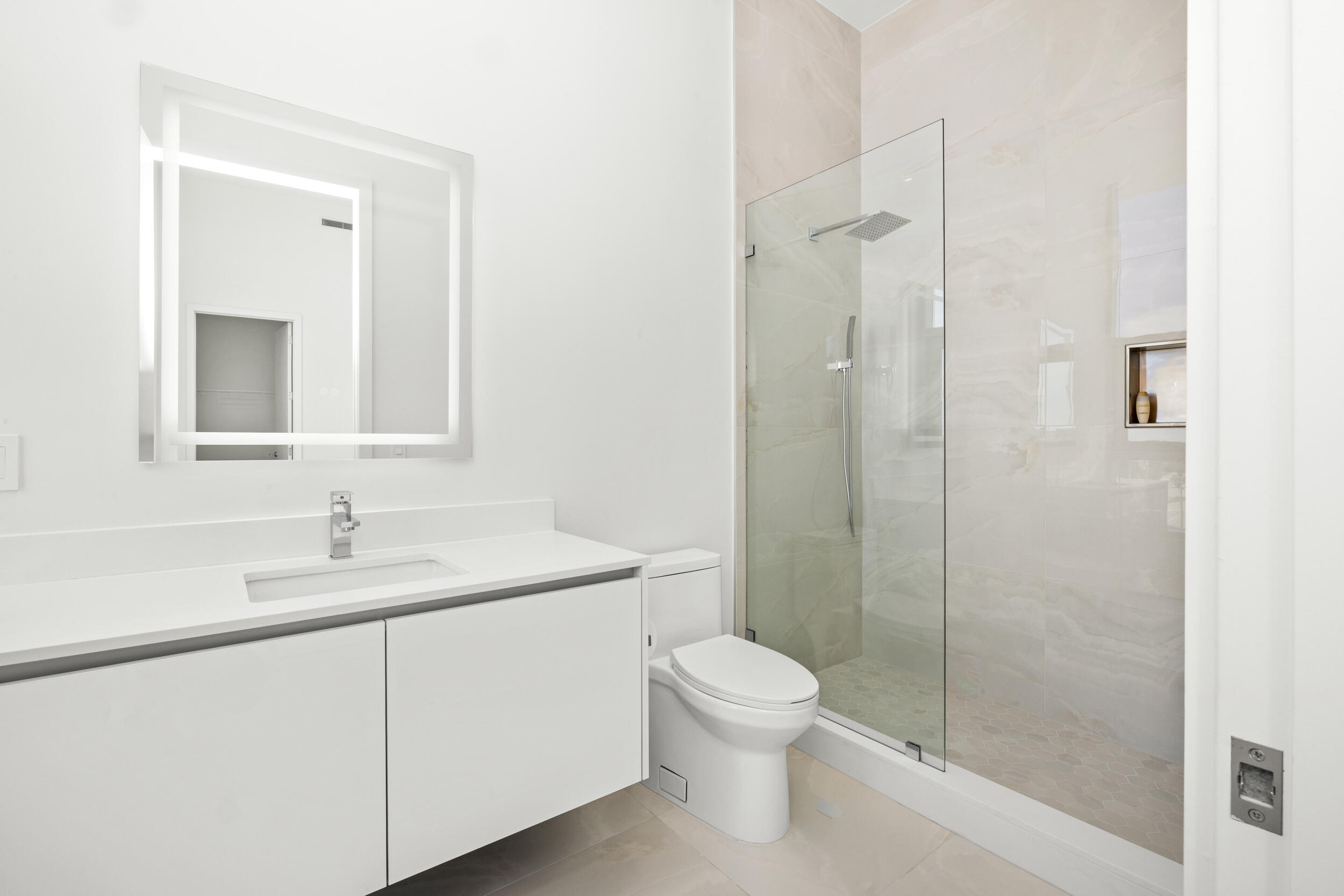 220 Lake Shore Drive 612 Property Photo 28