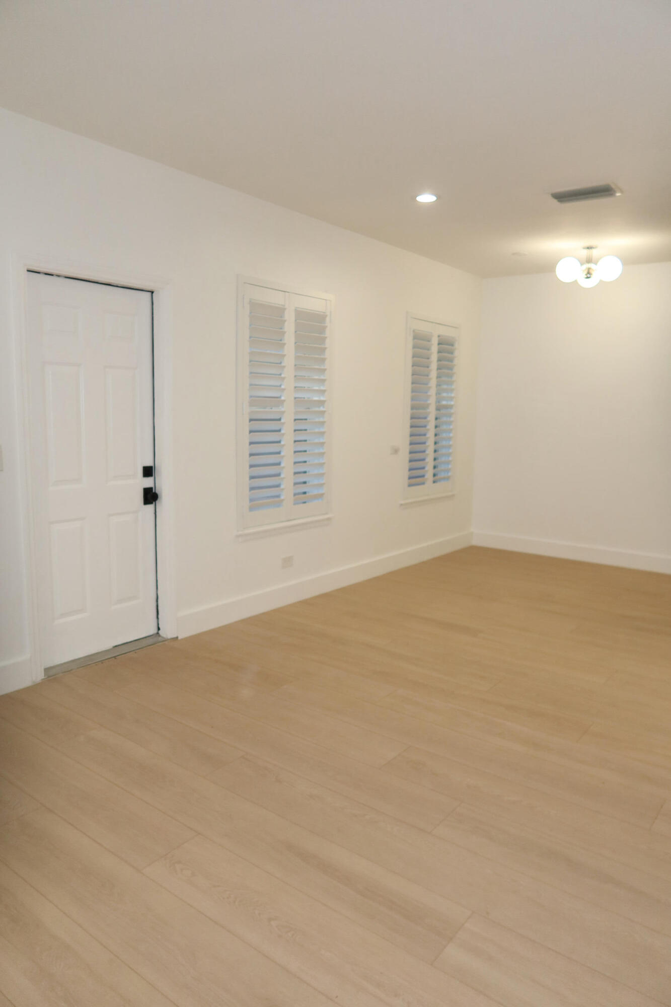 614 Palm Street 3 Property Photo 4