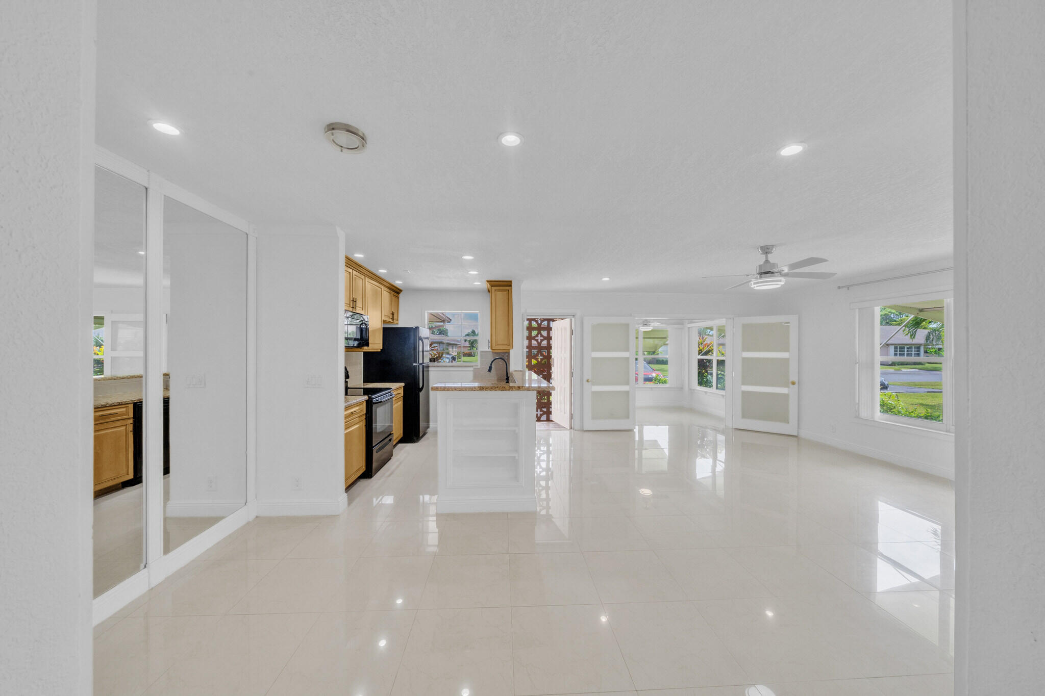 1360 Se High Point Way Se A Property Photo 2