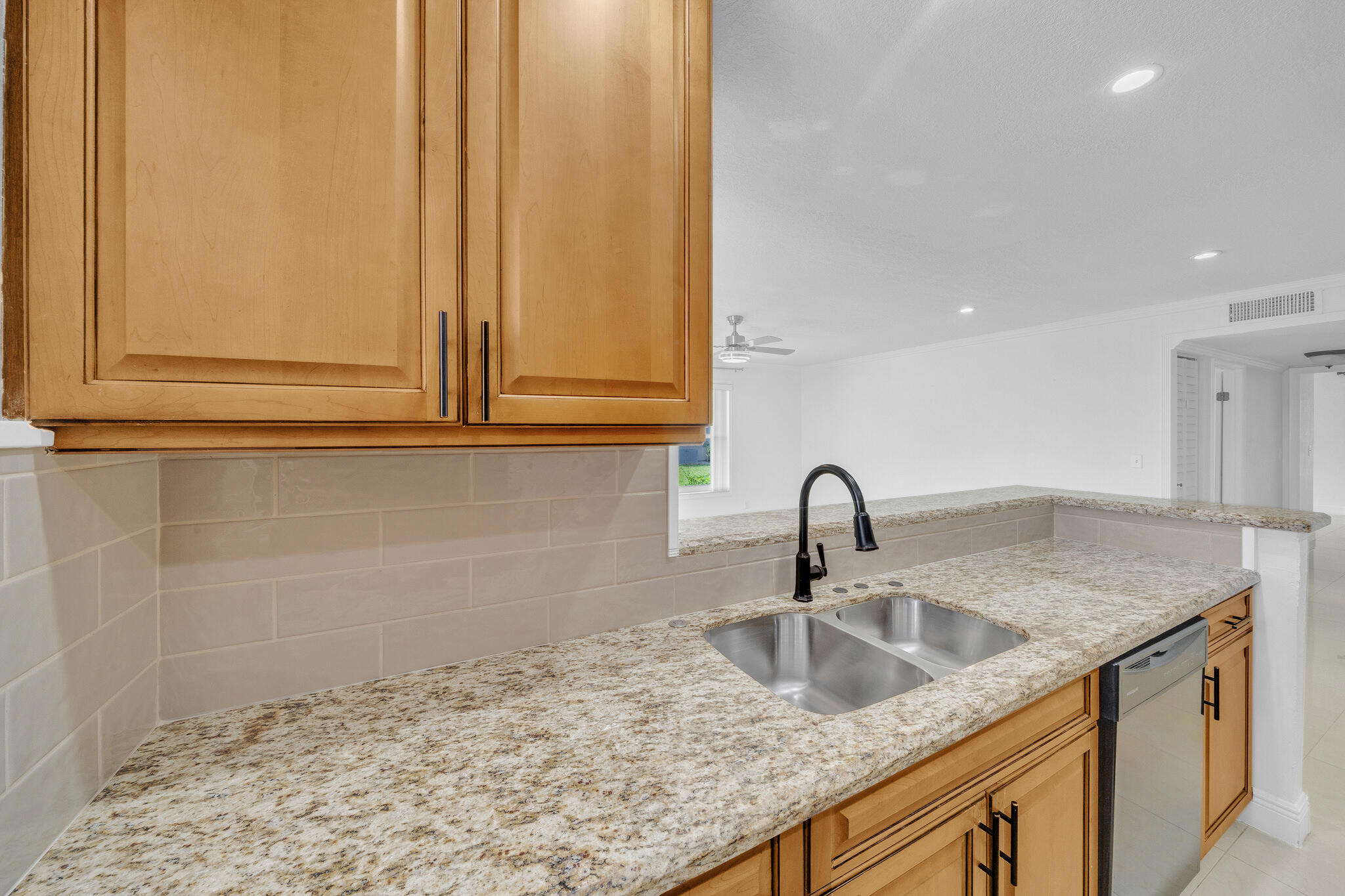 1360 Se High Point Way Se A Property Photo 17