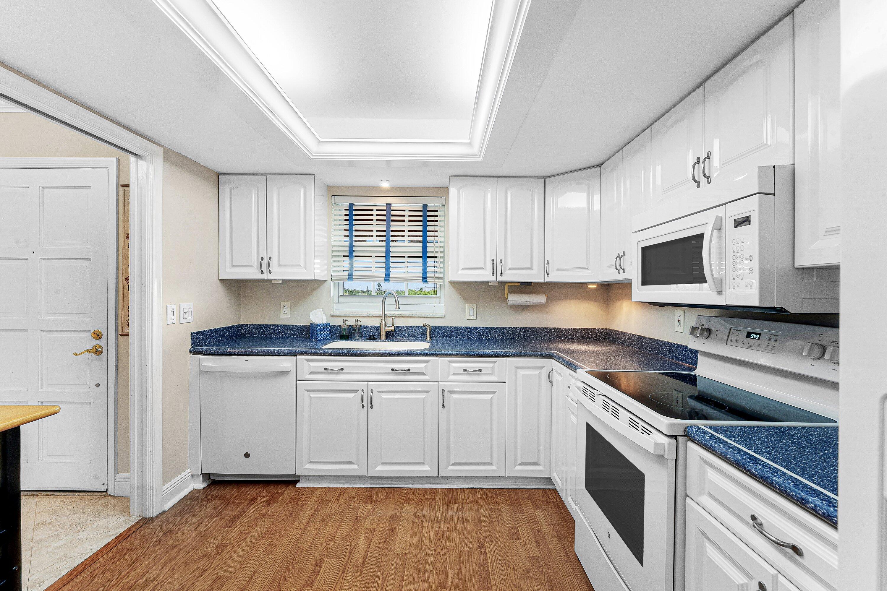 145 Atlantis Boulevard Ph4 Property Photo 6