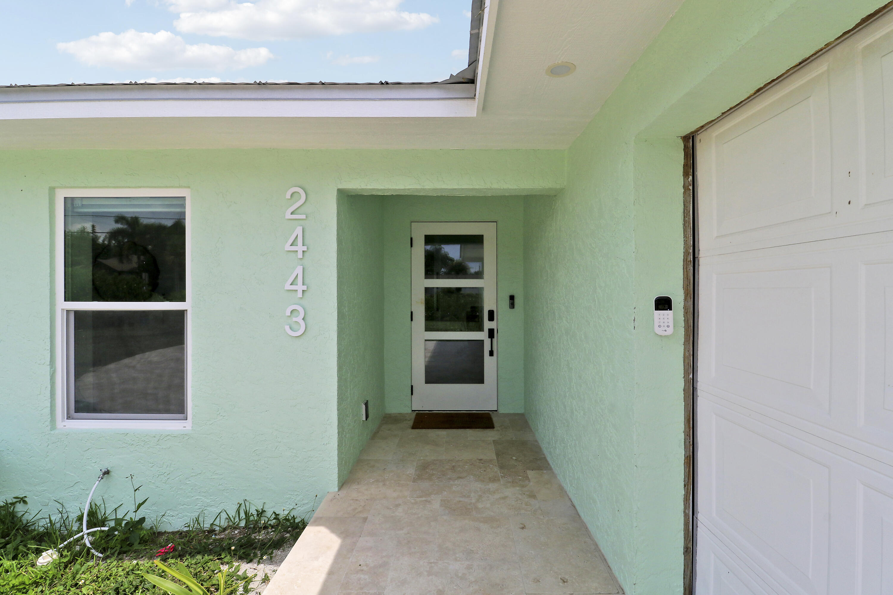 2443 E Edgewater Drive Property Photo 7