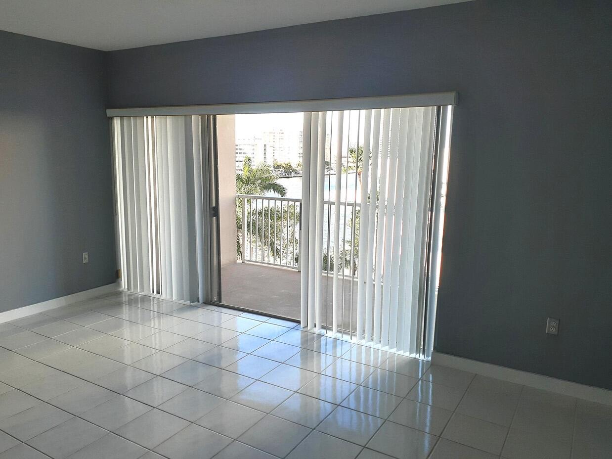 1965 S Ocean Drive 4h Property Photo 1