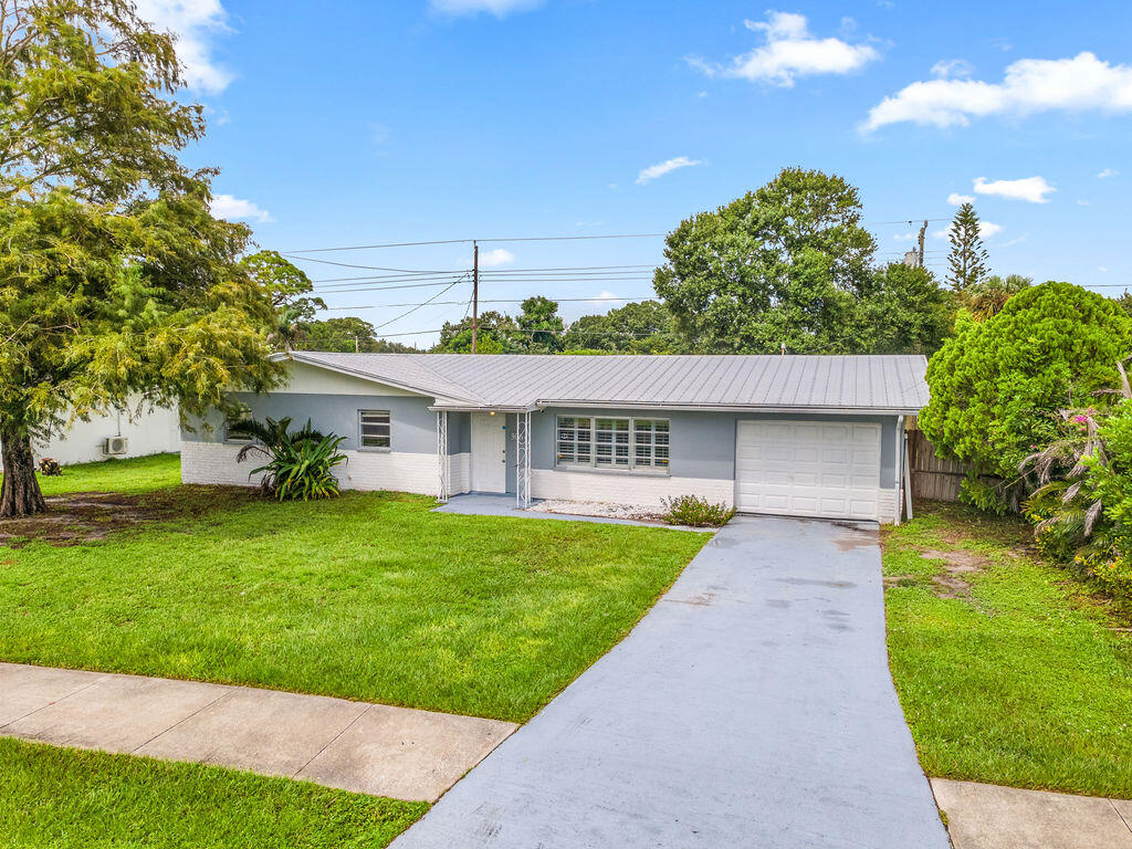 306 Riomar Drive Property Photo 1