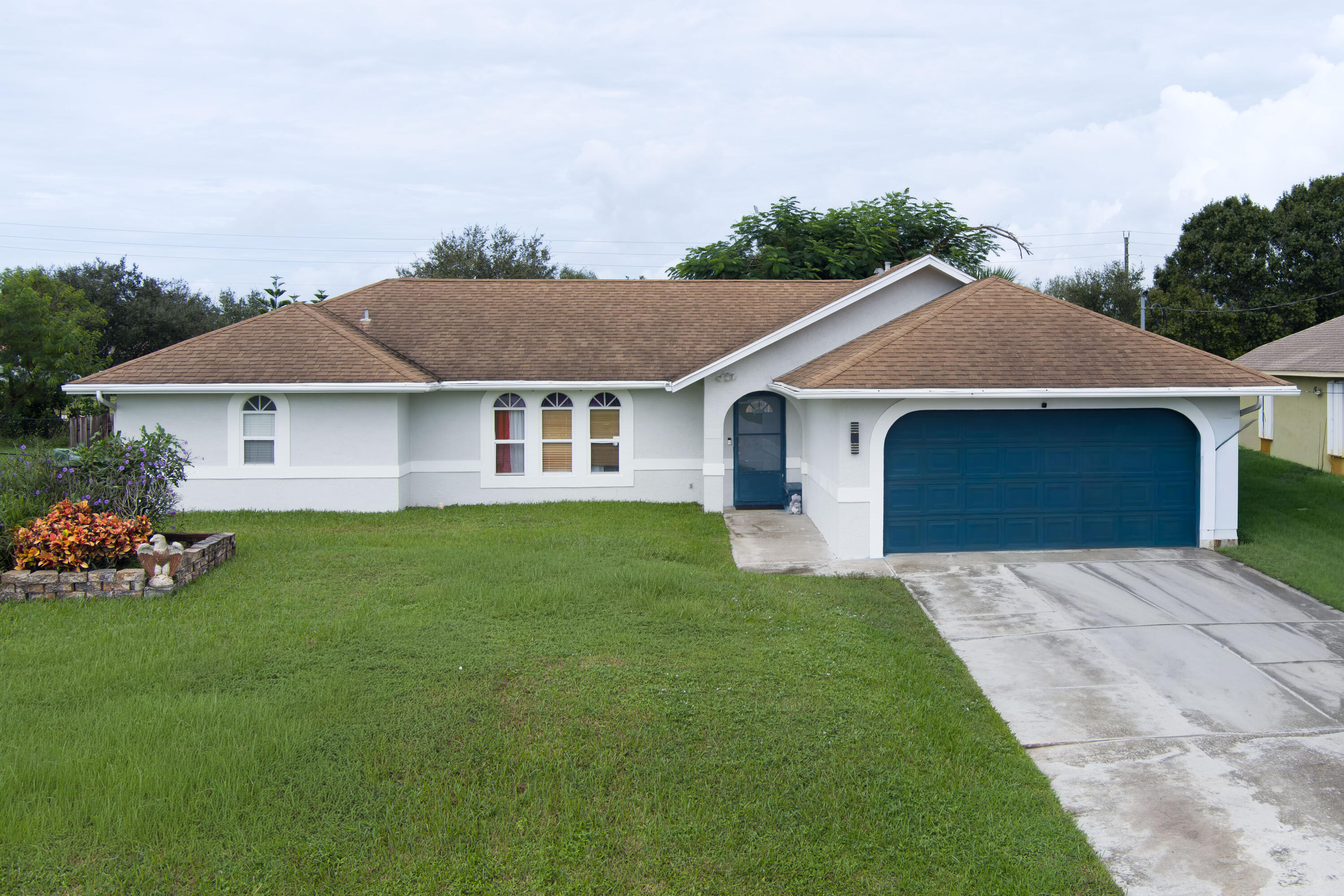 3017 Se Galt Circle Property Photo 1