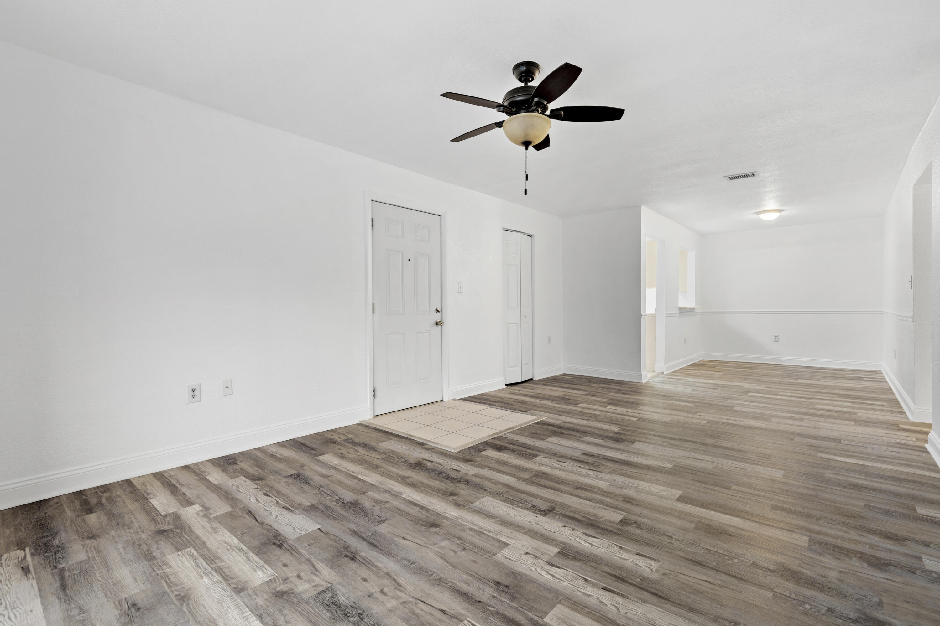 12658 Kenwood Lane D Property Photo 5