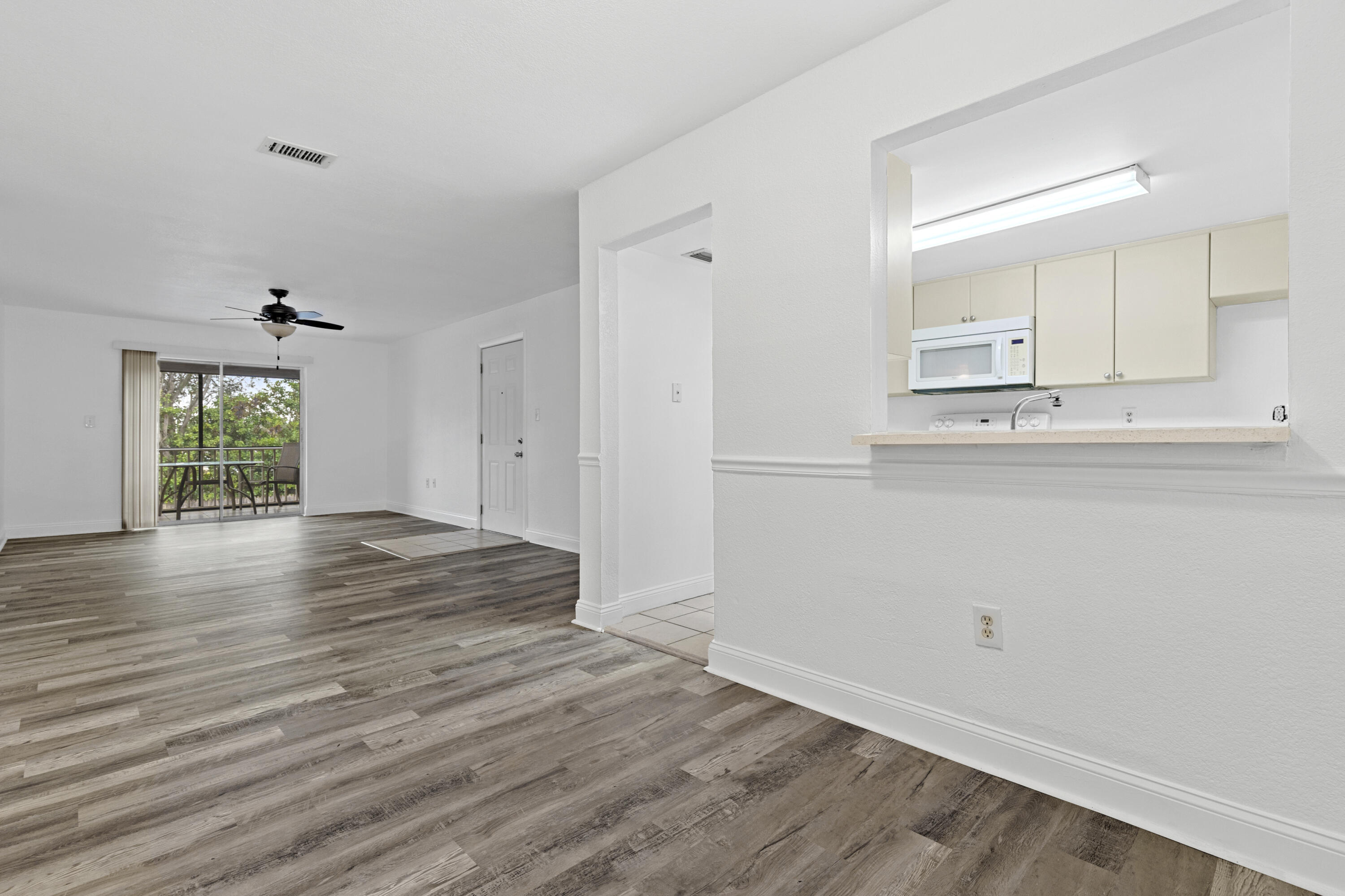 12658 Kenwood Lane D Property Photo 7