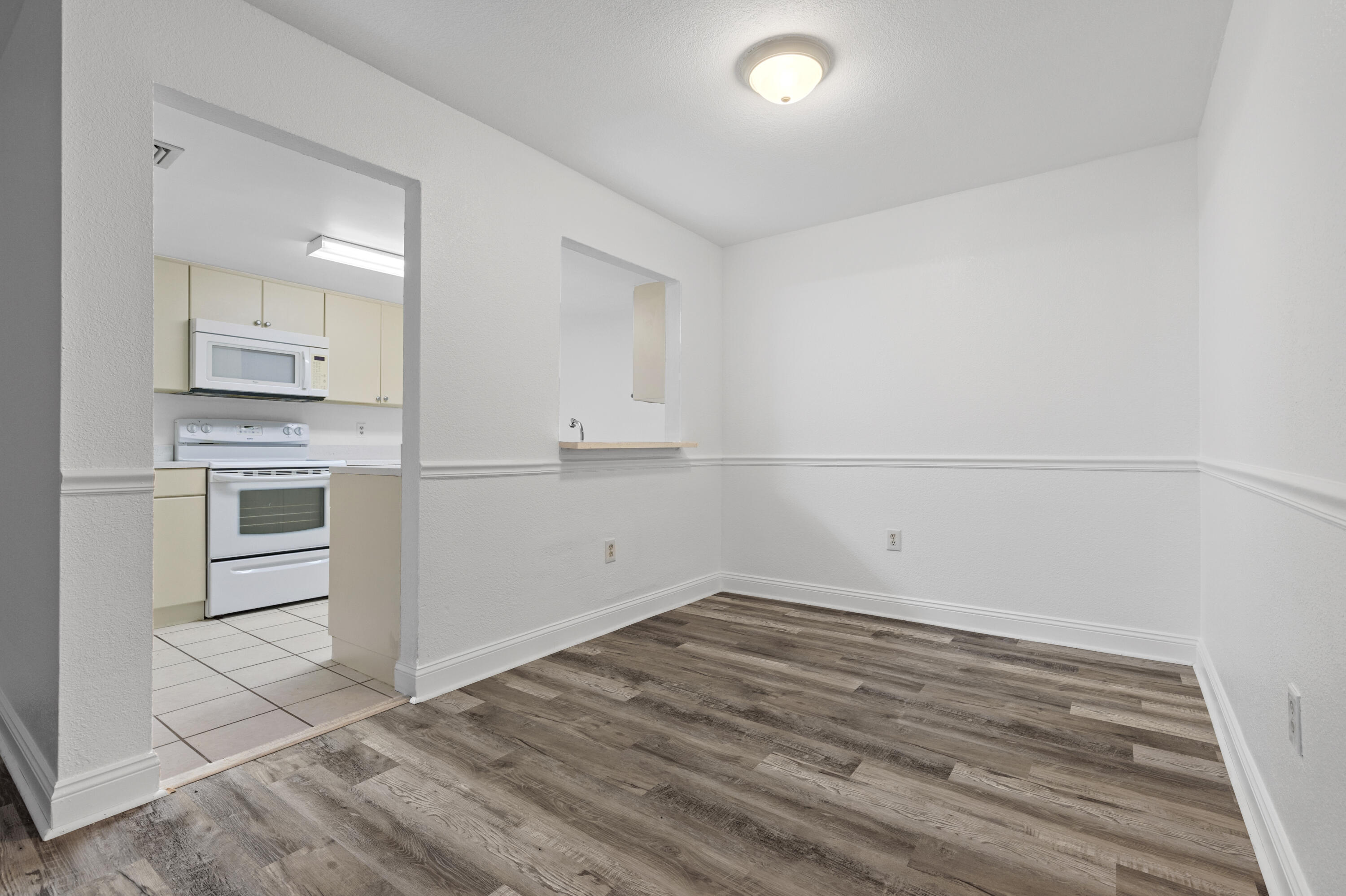 12658 Kenwood Lane D Property Photo 8