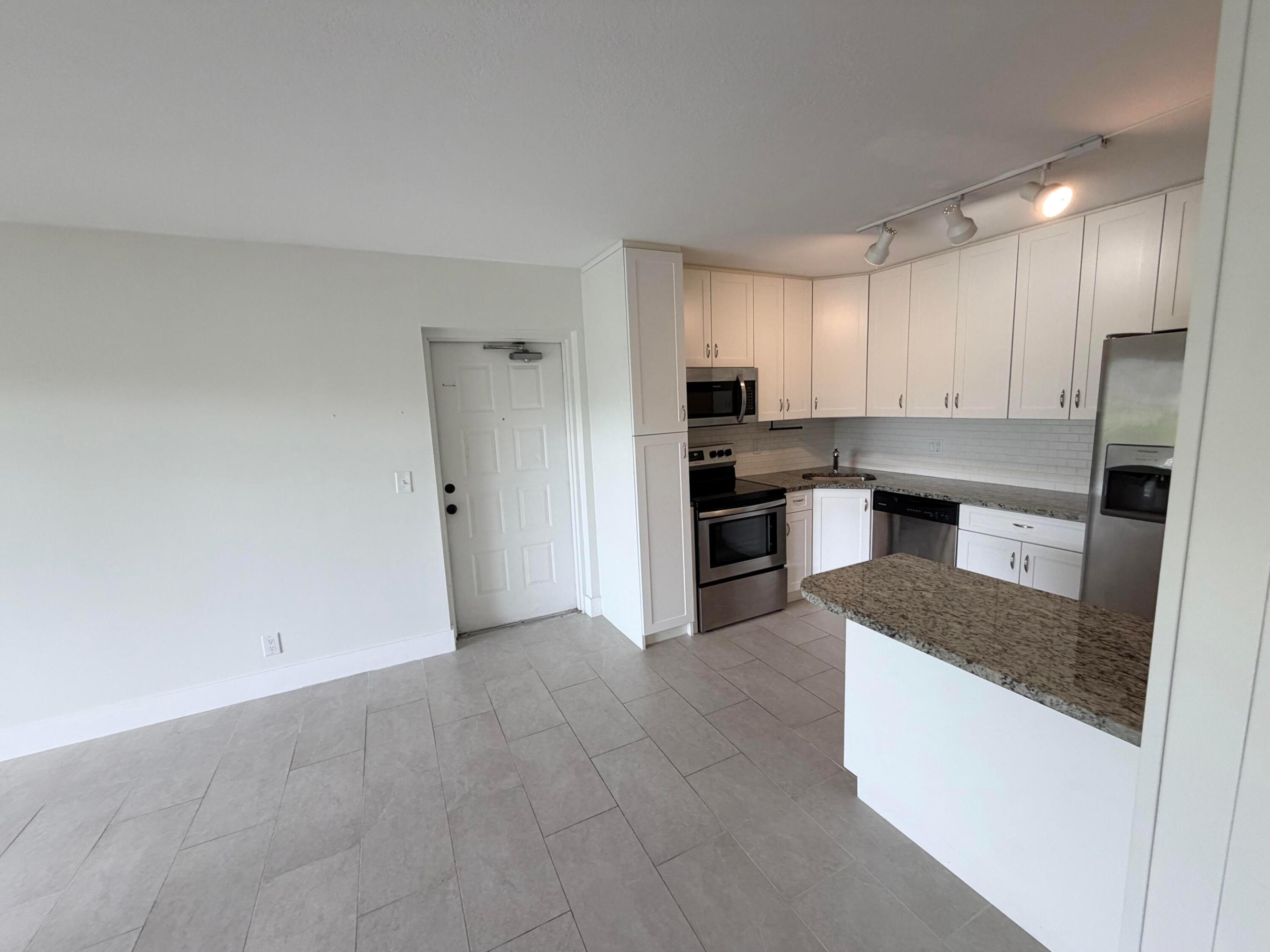 1112 Green Pine Boulevard F1 Property Photo 4