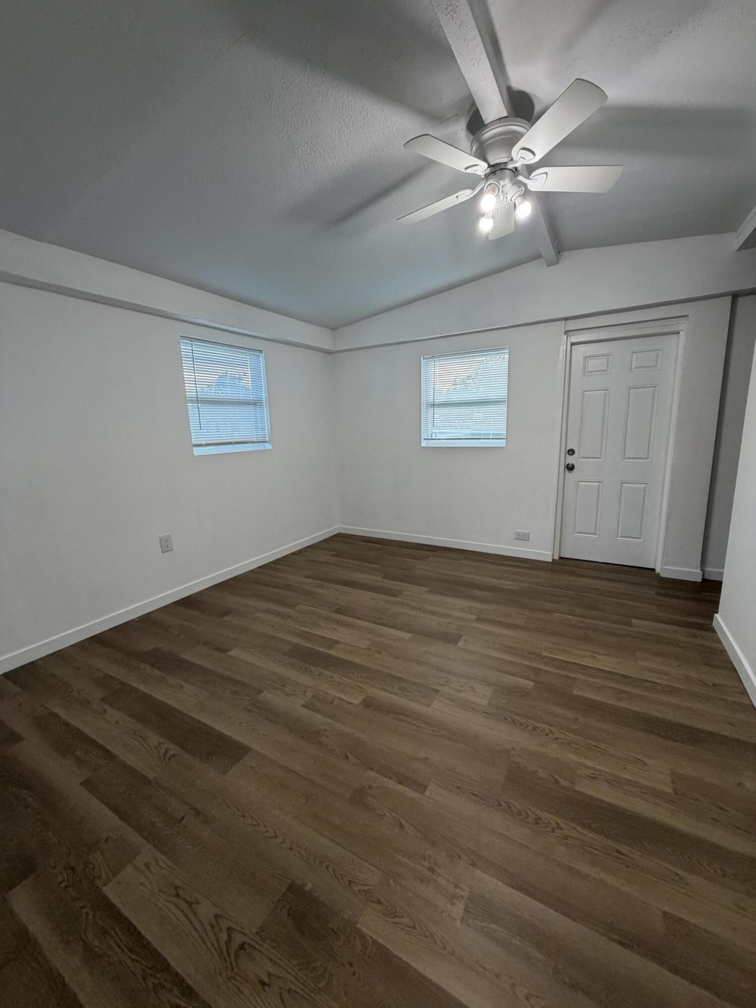 1721 Ne 52nd Street Property Photo 4