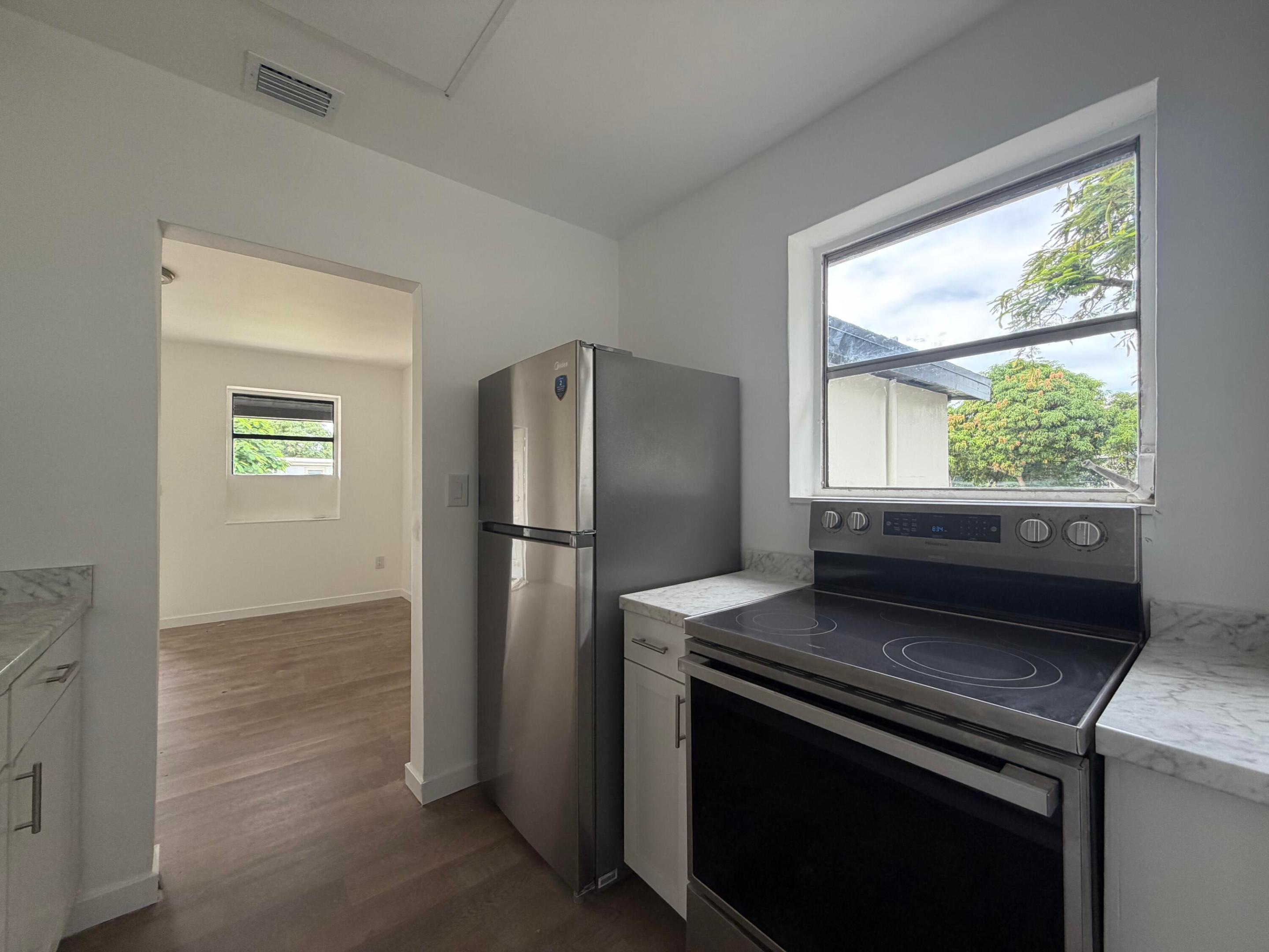 1721 Ne 52nd Street Property Photo 5