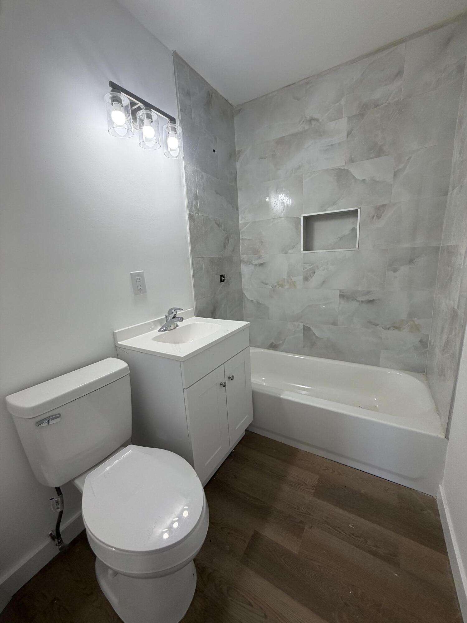 1721 Ne 52nd Street Property Photo 7