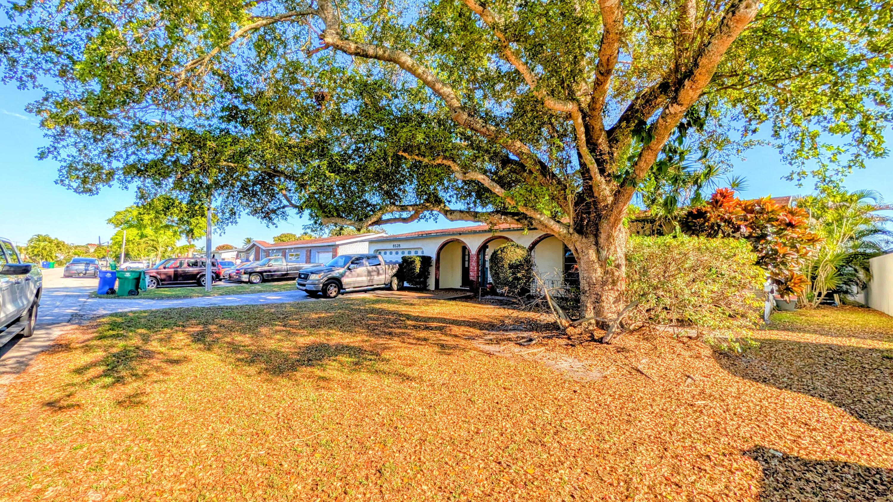 8528 Windsor Drive Property Photo 3