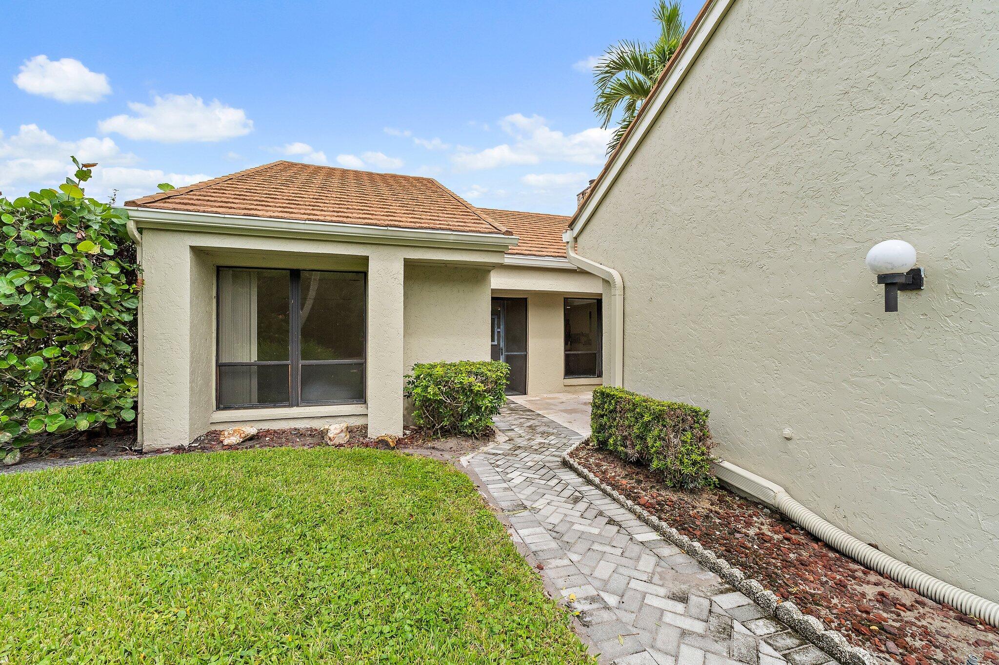 15 Tournament Boulevard Property Photo 7