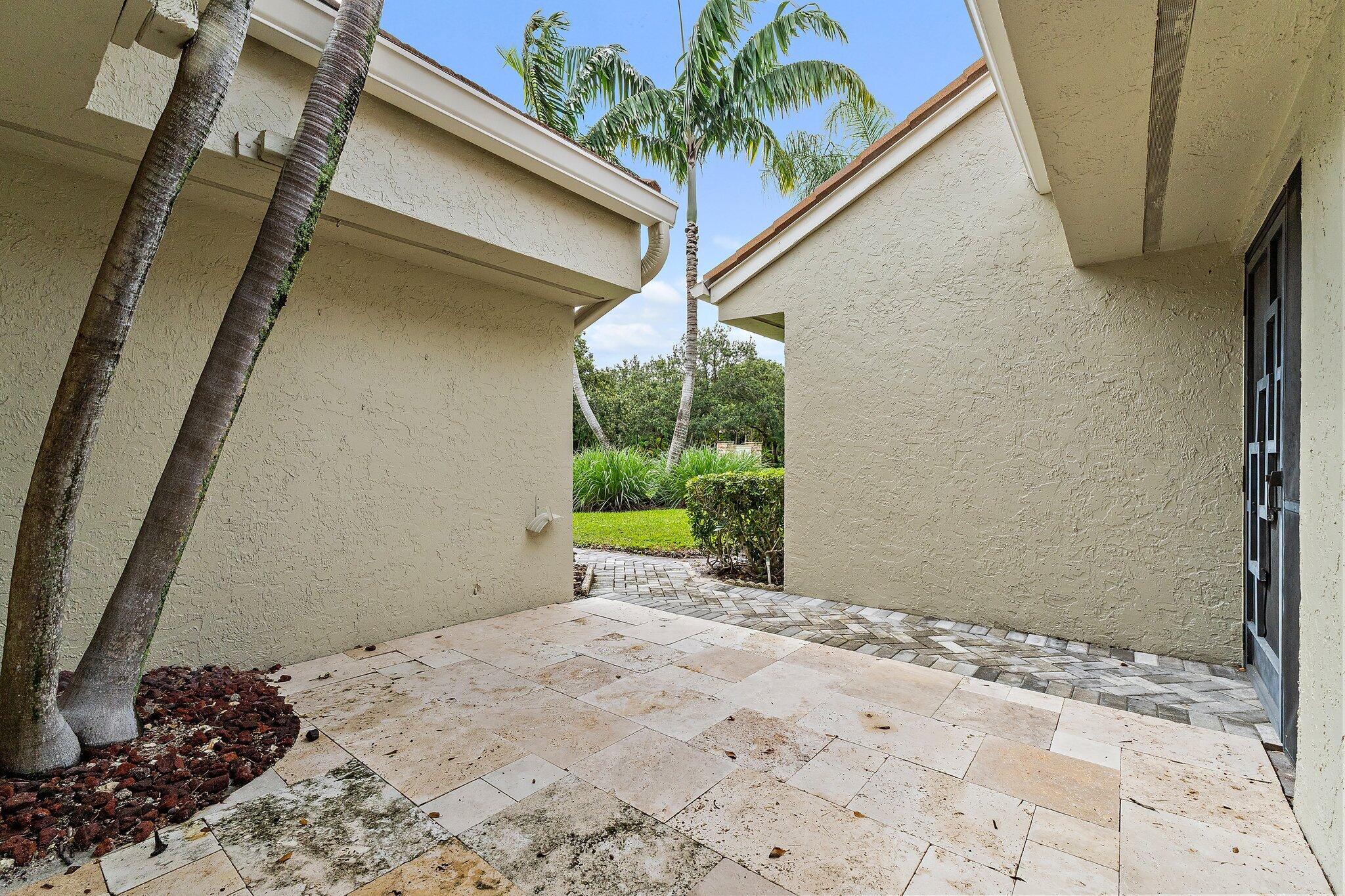 15 Tournament Boulevard Property Photo 8