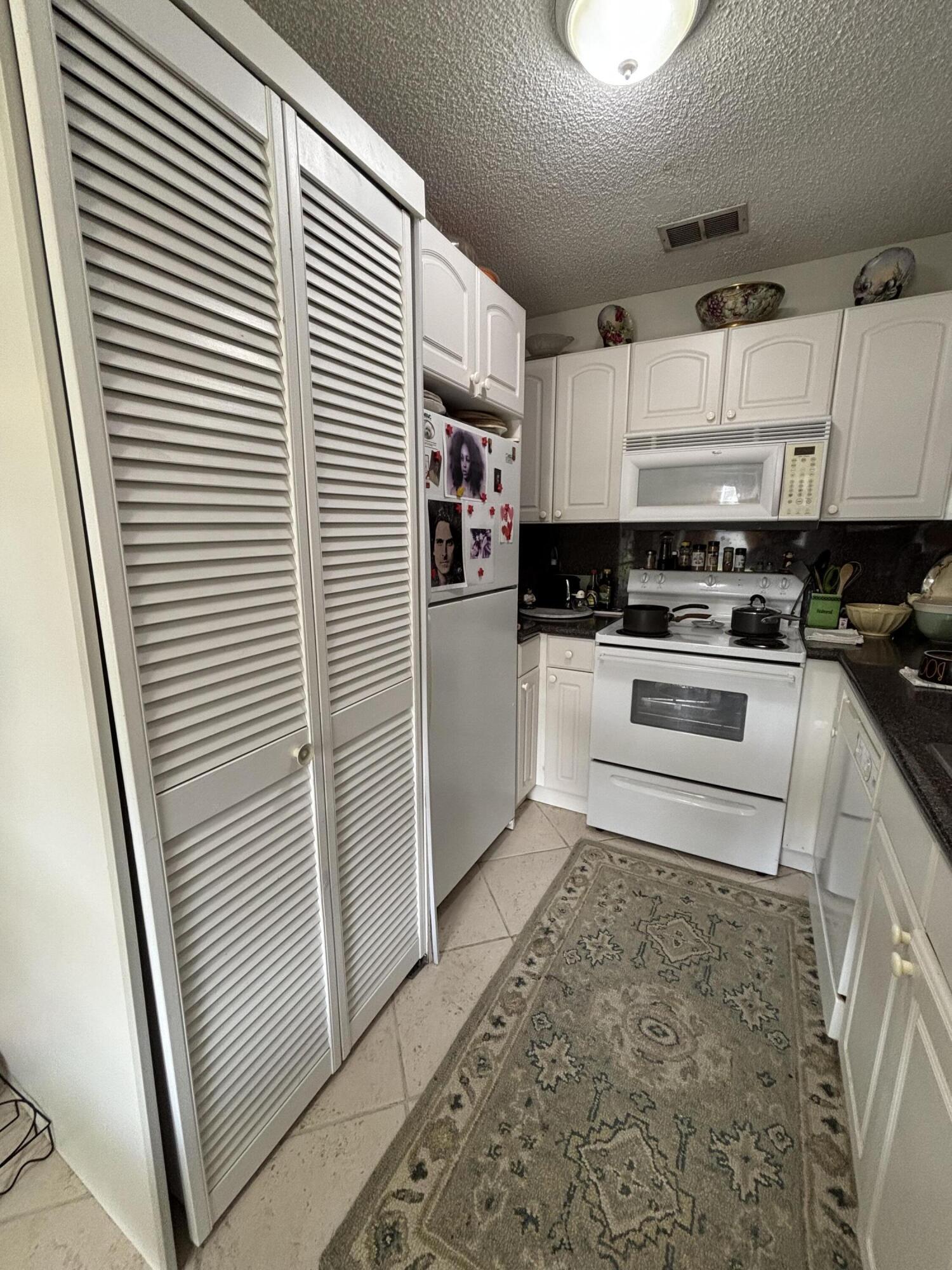 8875 Warwick Drive Property Photo 3
