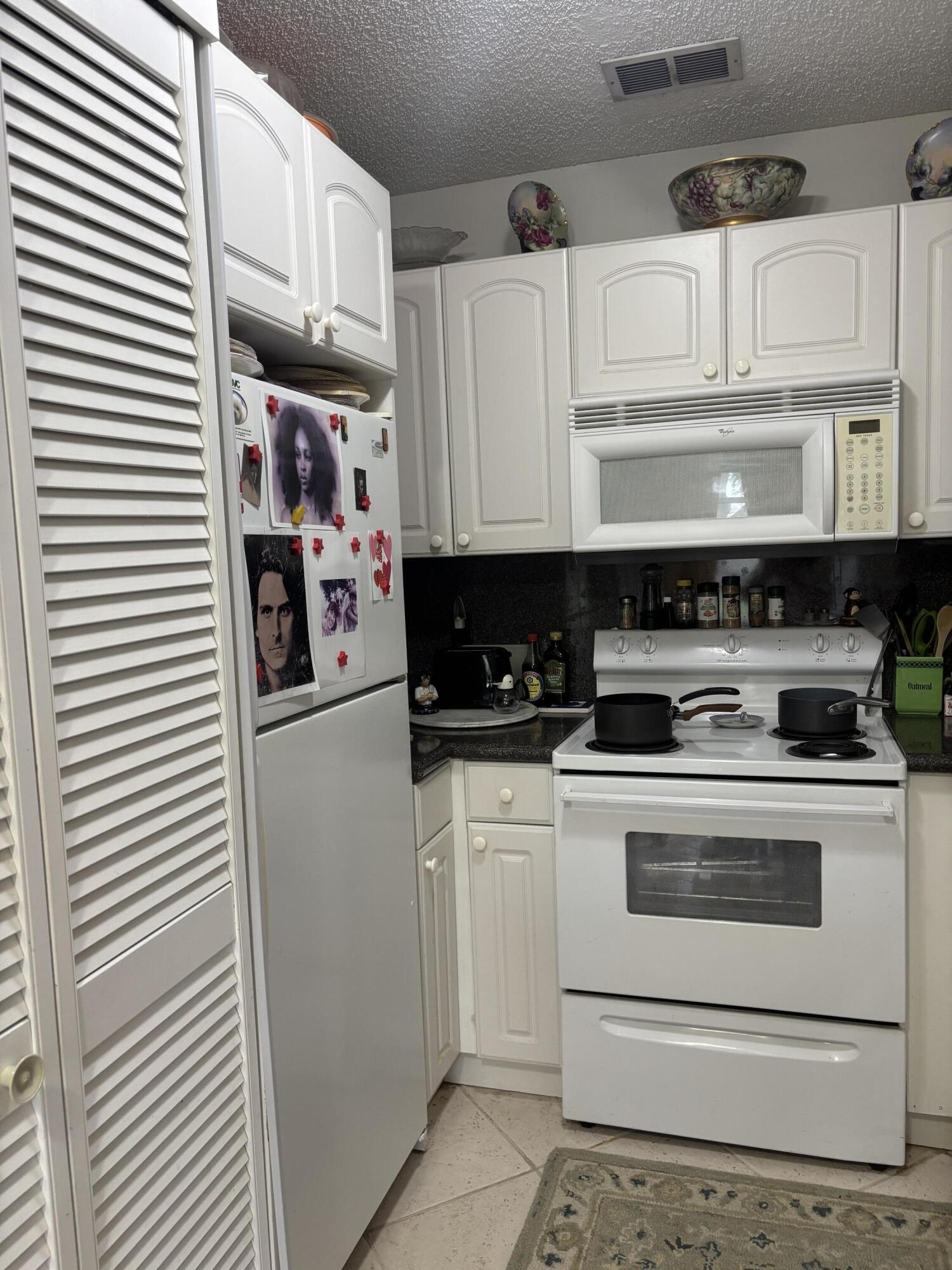 8875 Warwick Drive Property Photo 5