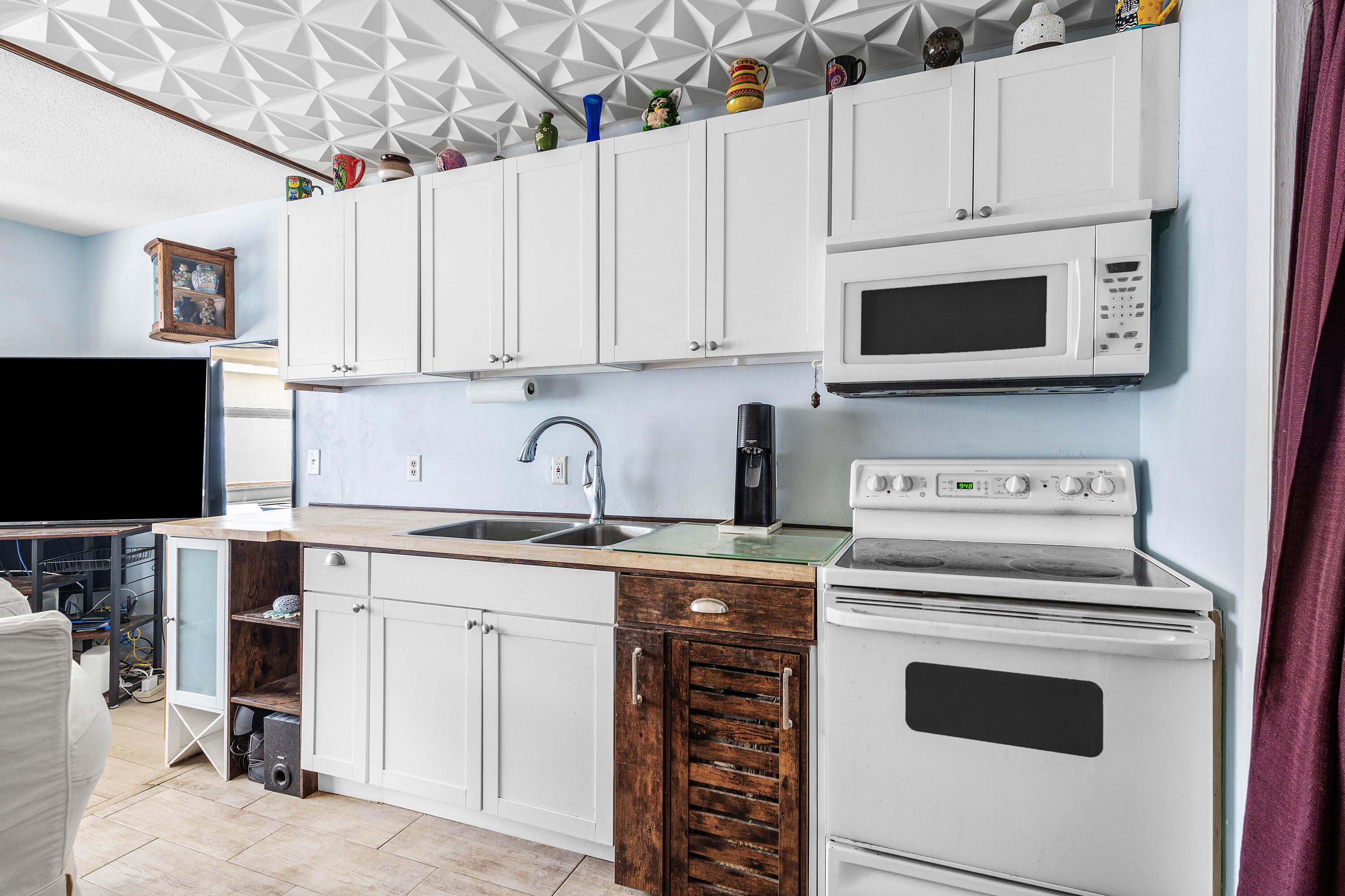5505 N Ocean Boulevard 11-208 Property Photo 4