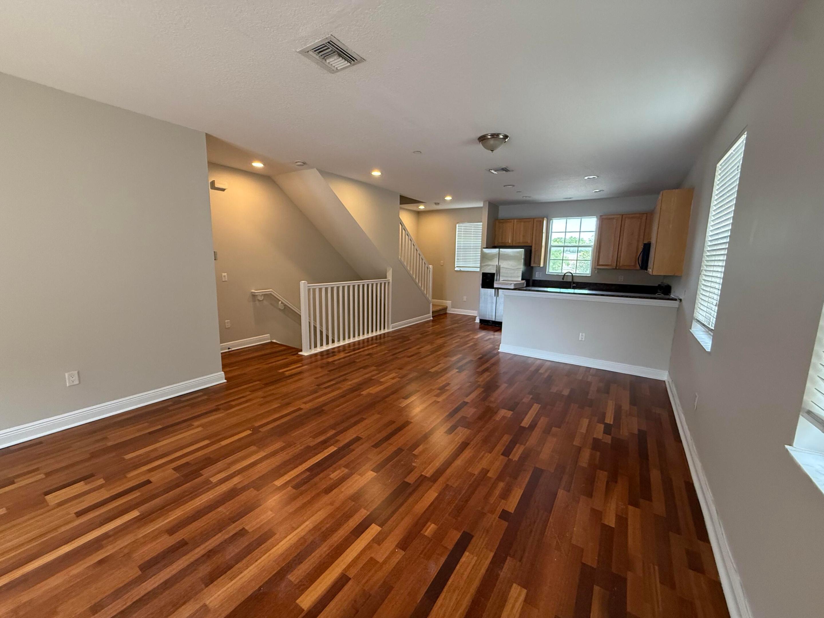 2502 N Dixie Highway 11 Property Photo 1