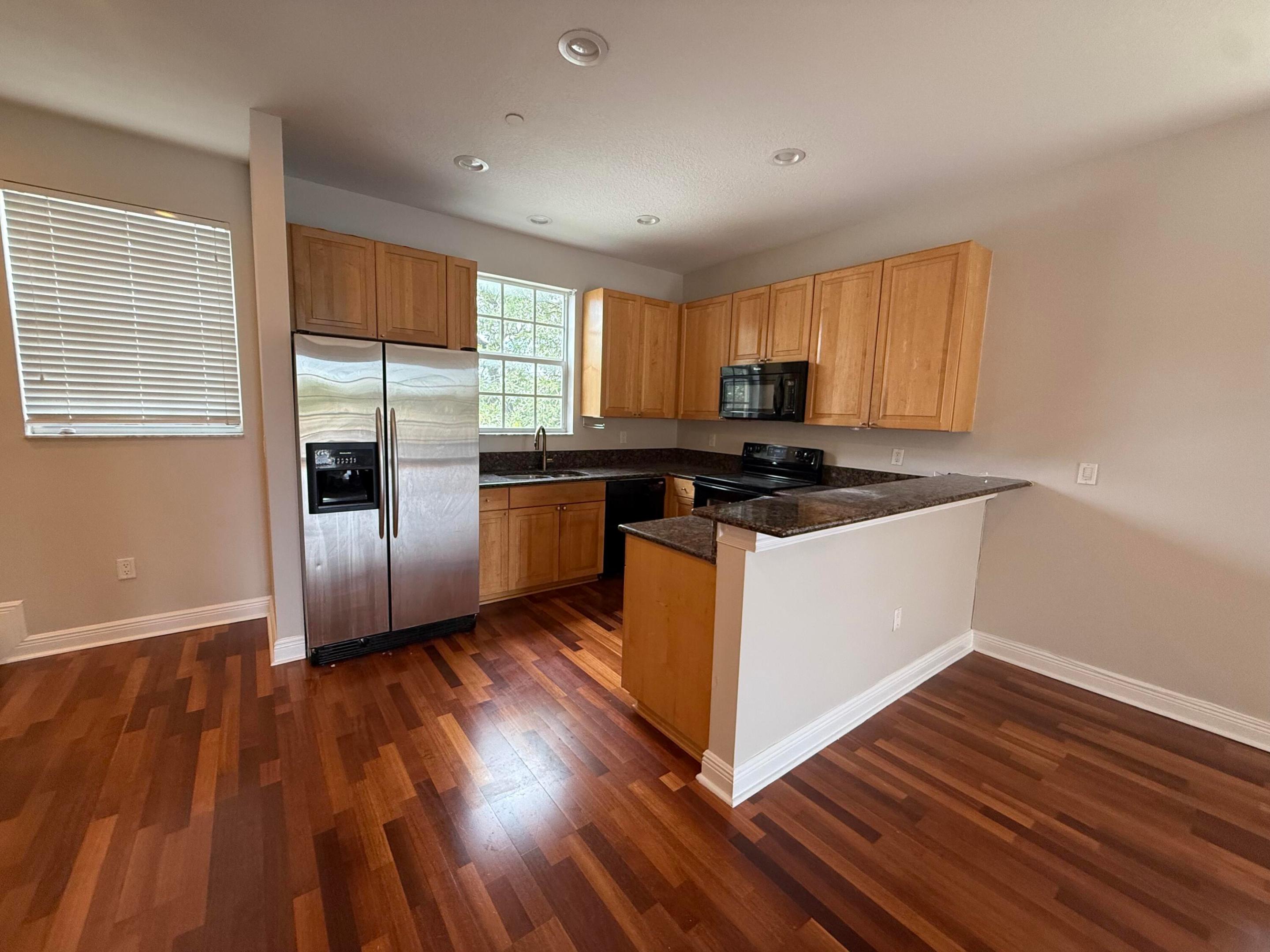 2502 N Dixie Highway 11 Property Photo 2