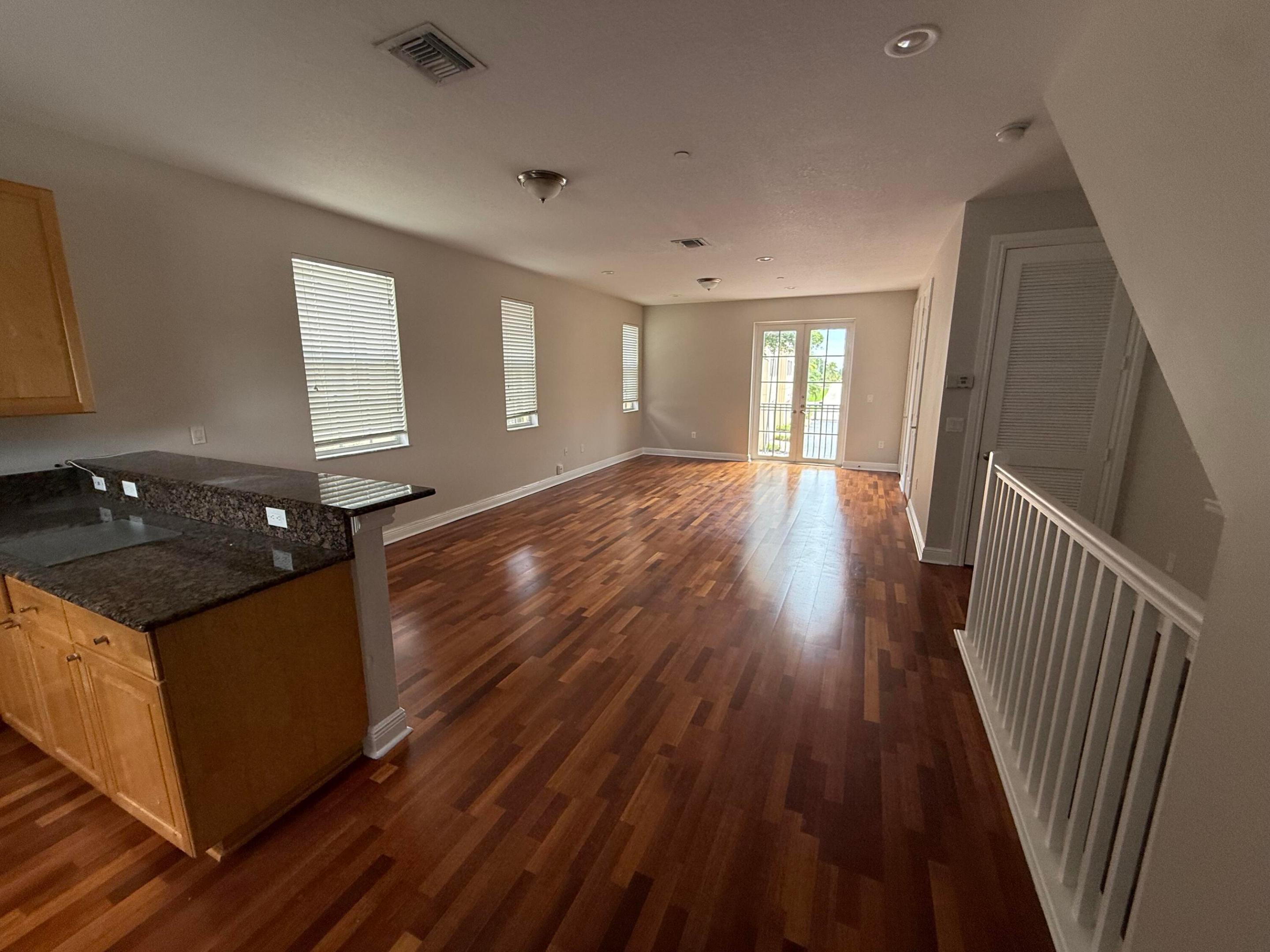 2502 N Dixie Highway 11 Property Photo 3