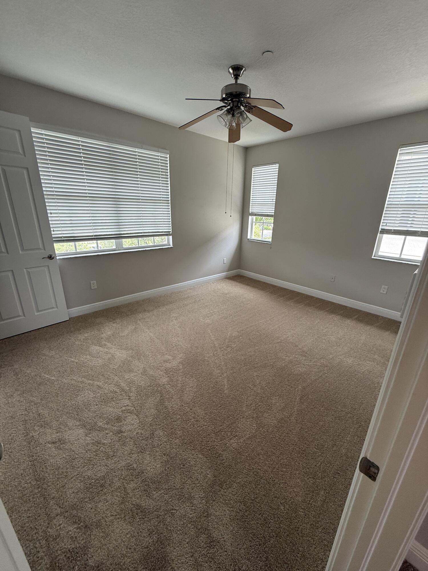 2502 N Dixie Highway 11 Property Photo 4