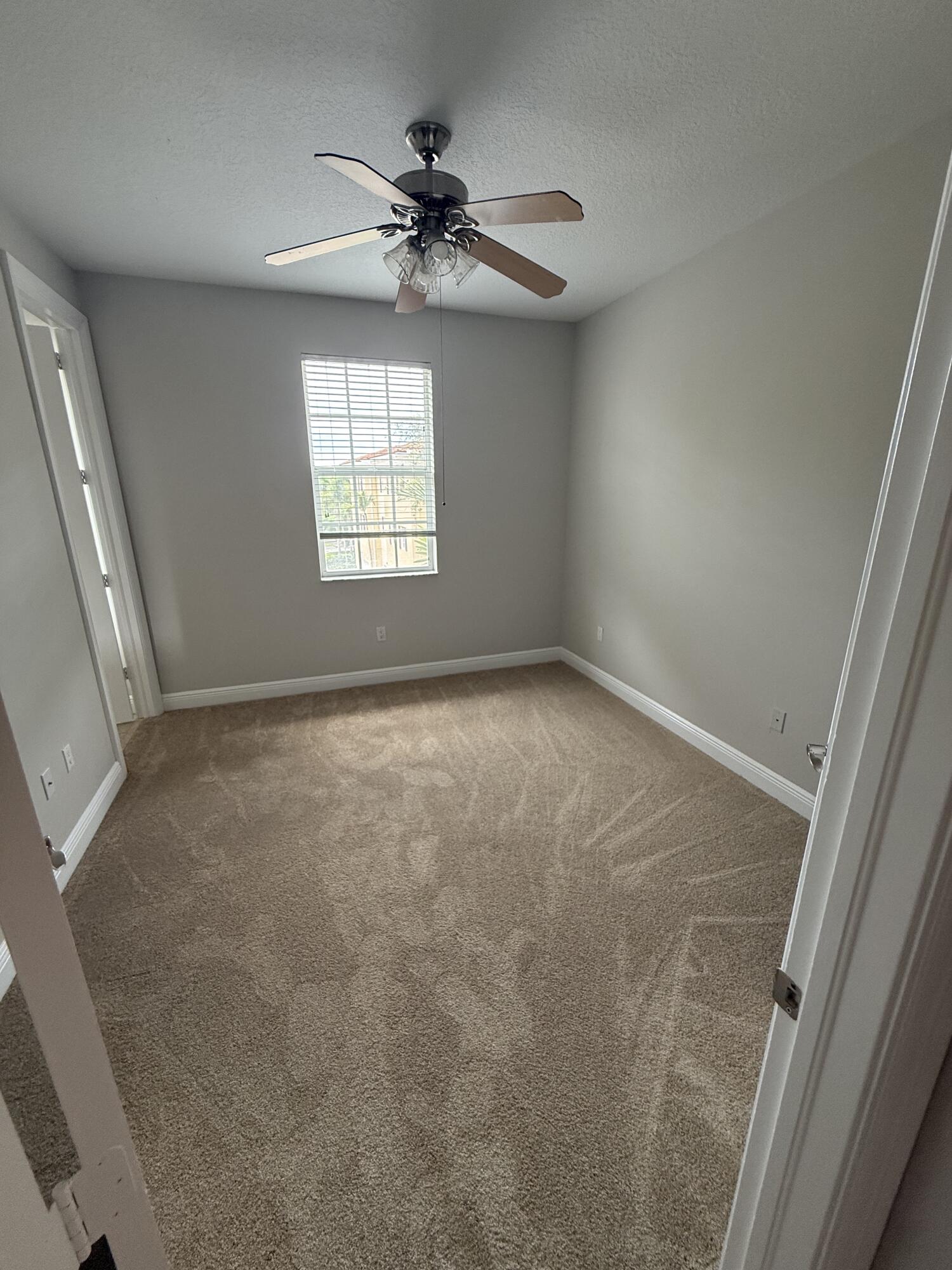 2502 N Dixie Highway 11 Property Photo 8