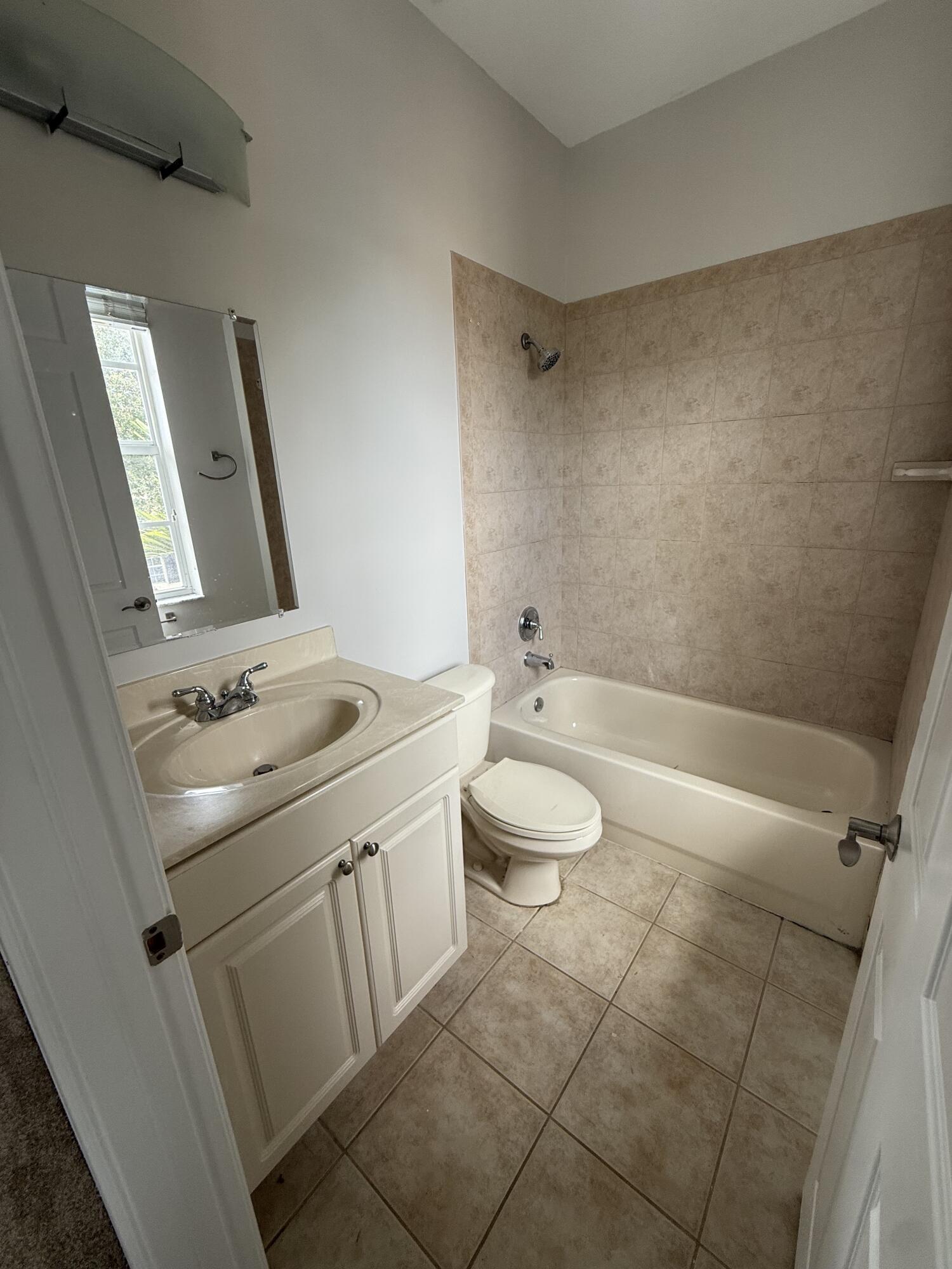 2502 N Dixie Highway 11 Property Photo 9