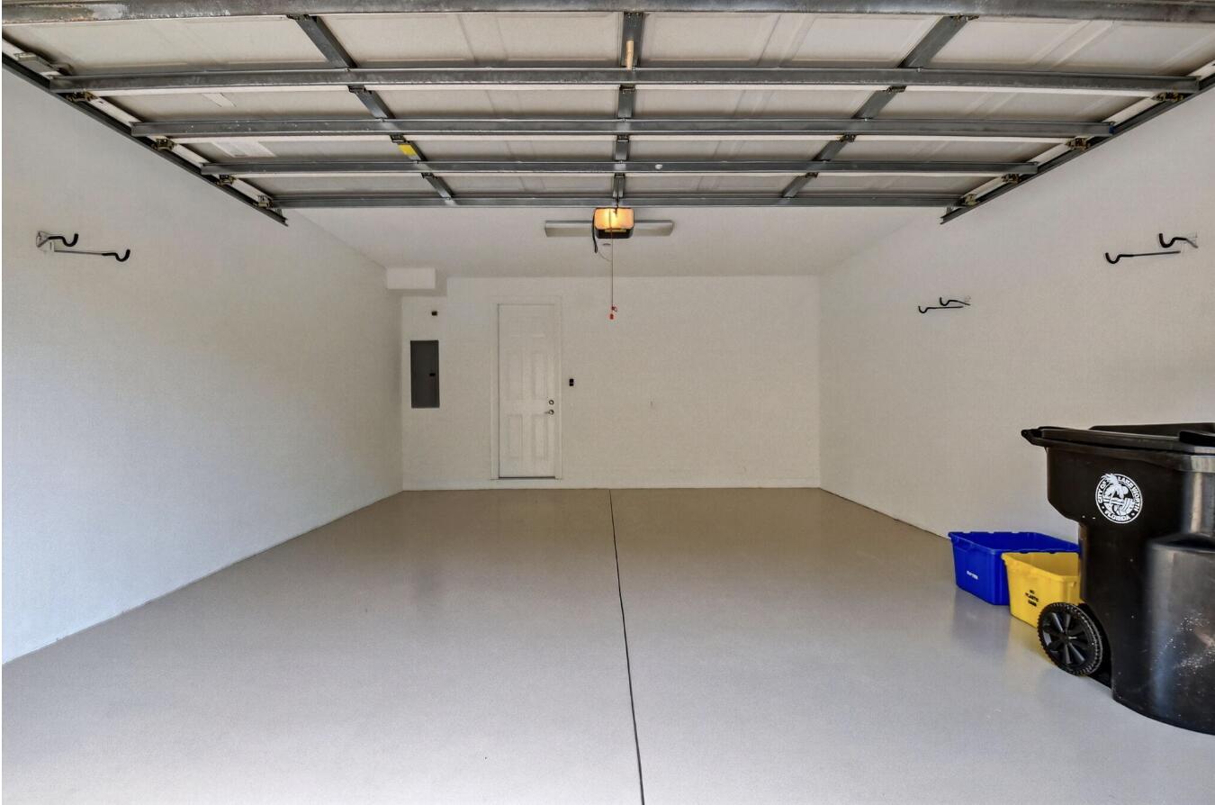 2502 N Dixie Highway 11 Property Photo 10