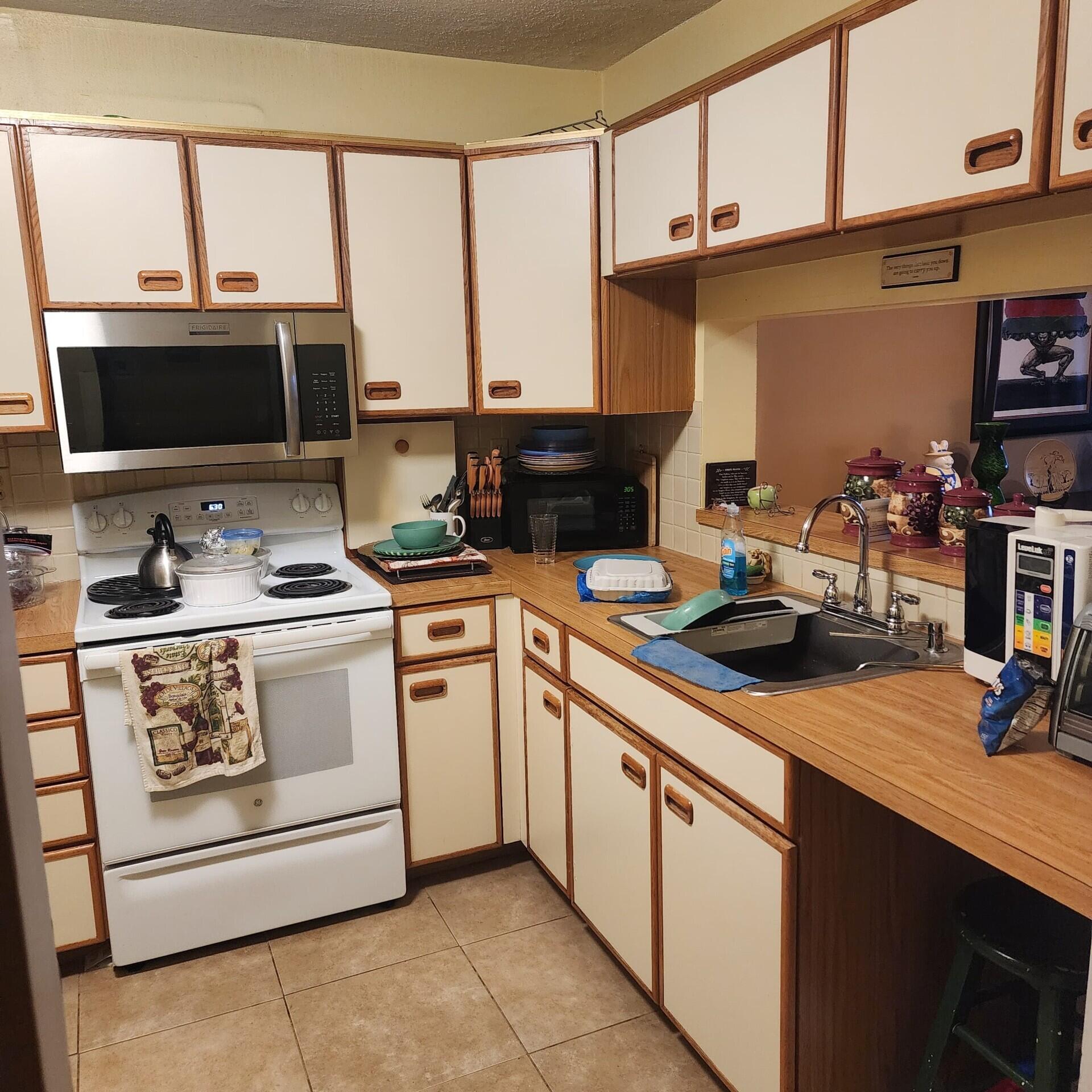 2907 Carambola Circle S 204 Property Photo 7